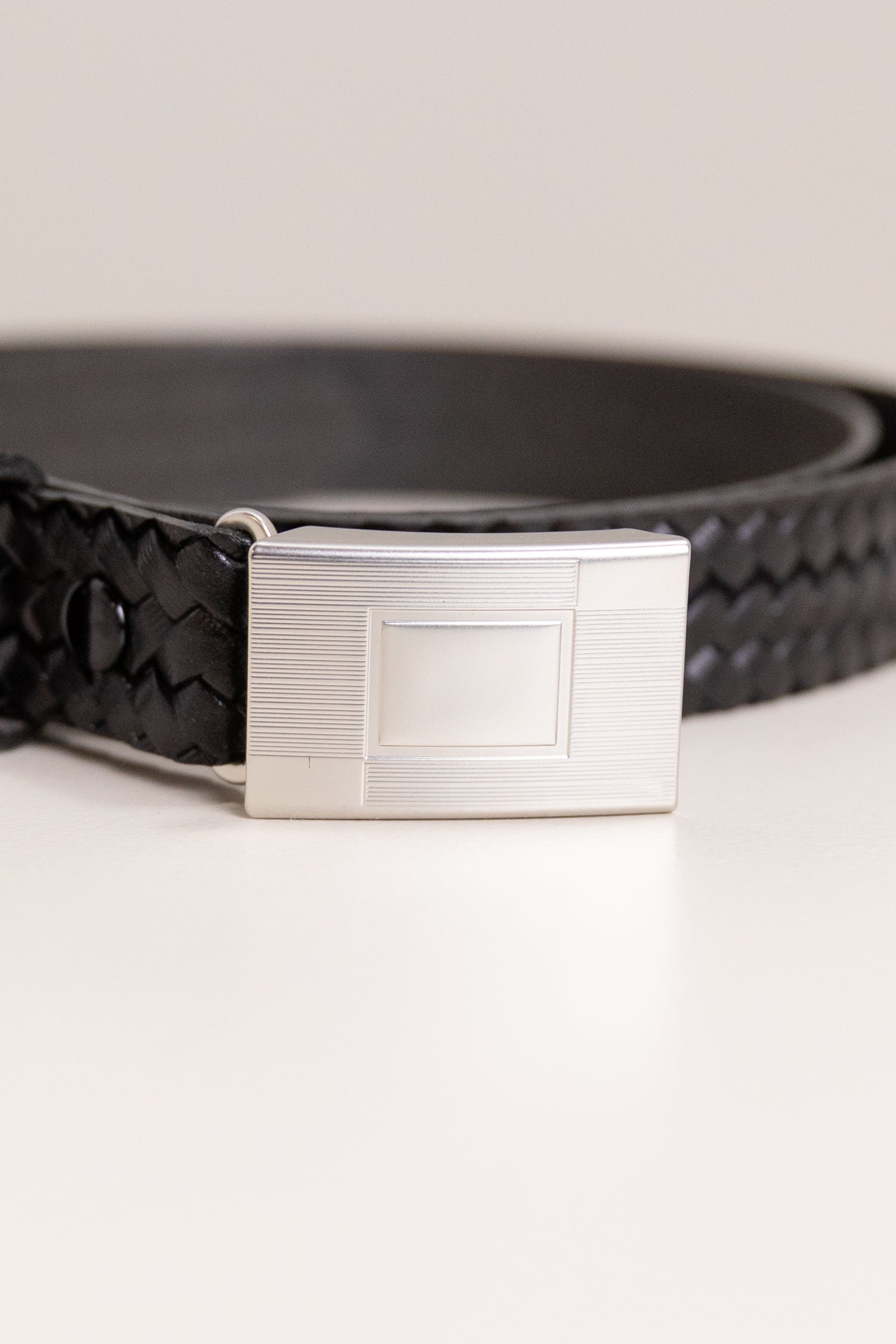 LOT 021 BASKETWEAVE PATTERN BELT IN BLACK LEATHER
