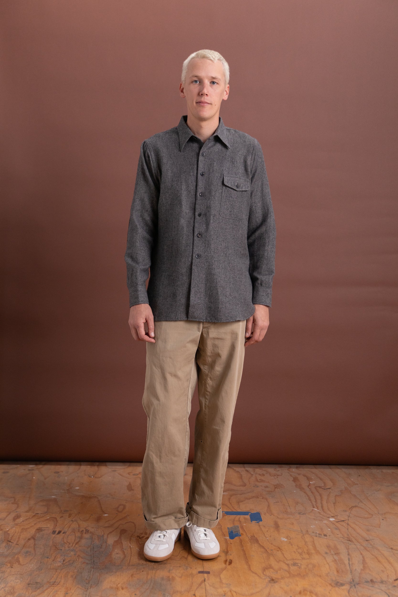 LOT 116 LONG POINT COLLAR SHIRT IN CHARCOAL