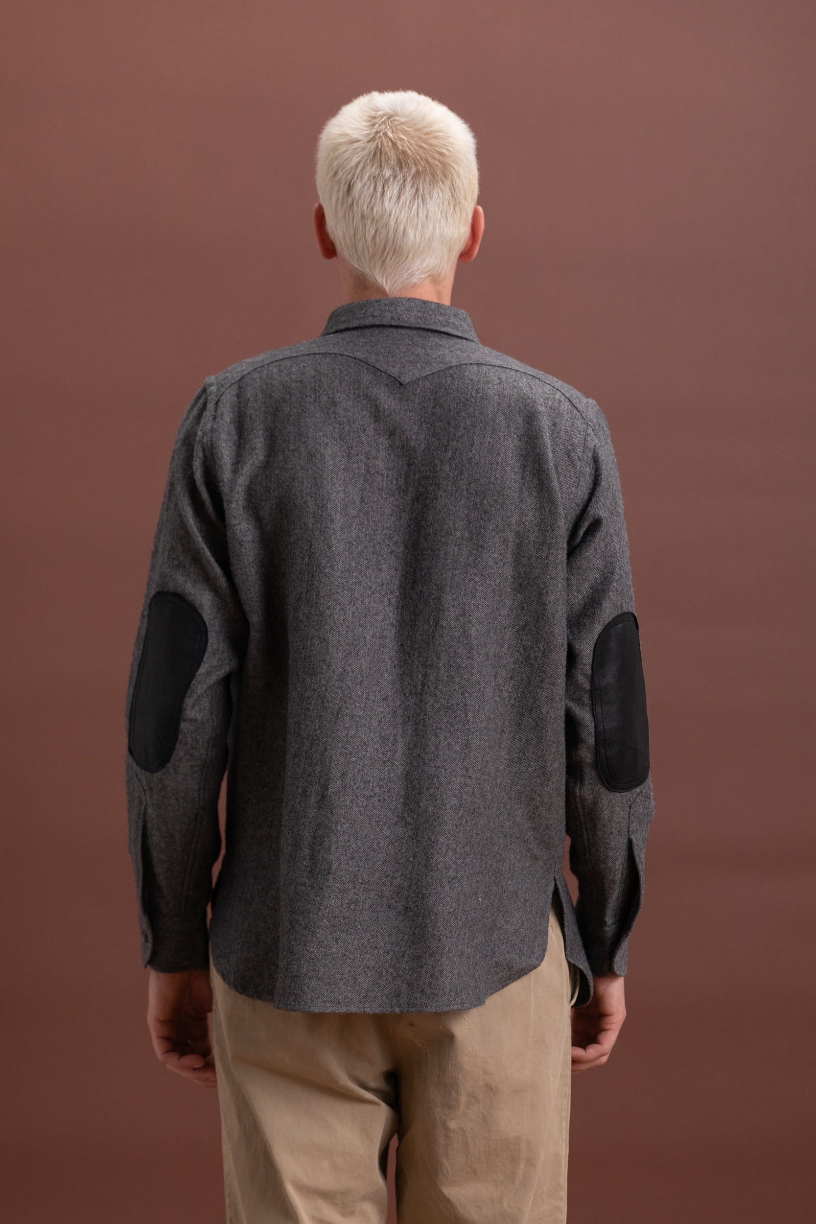 LOT 116 LONG POINT COLLAR SHIRT IN CHARCOAL