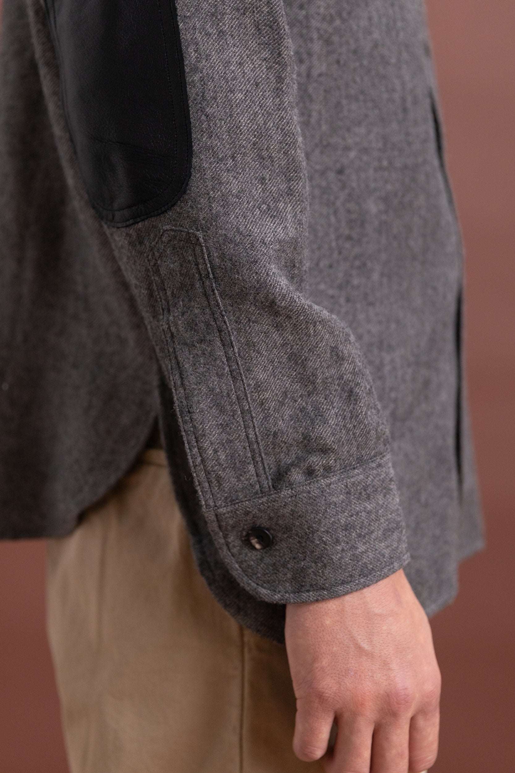 LOT 116 LONG POINT COLLAR SHIRT IN CHARCOAL