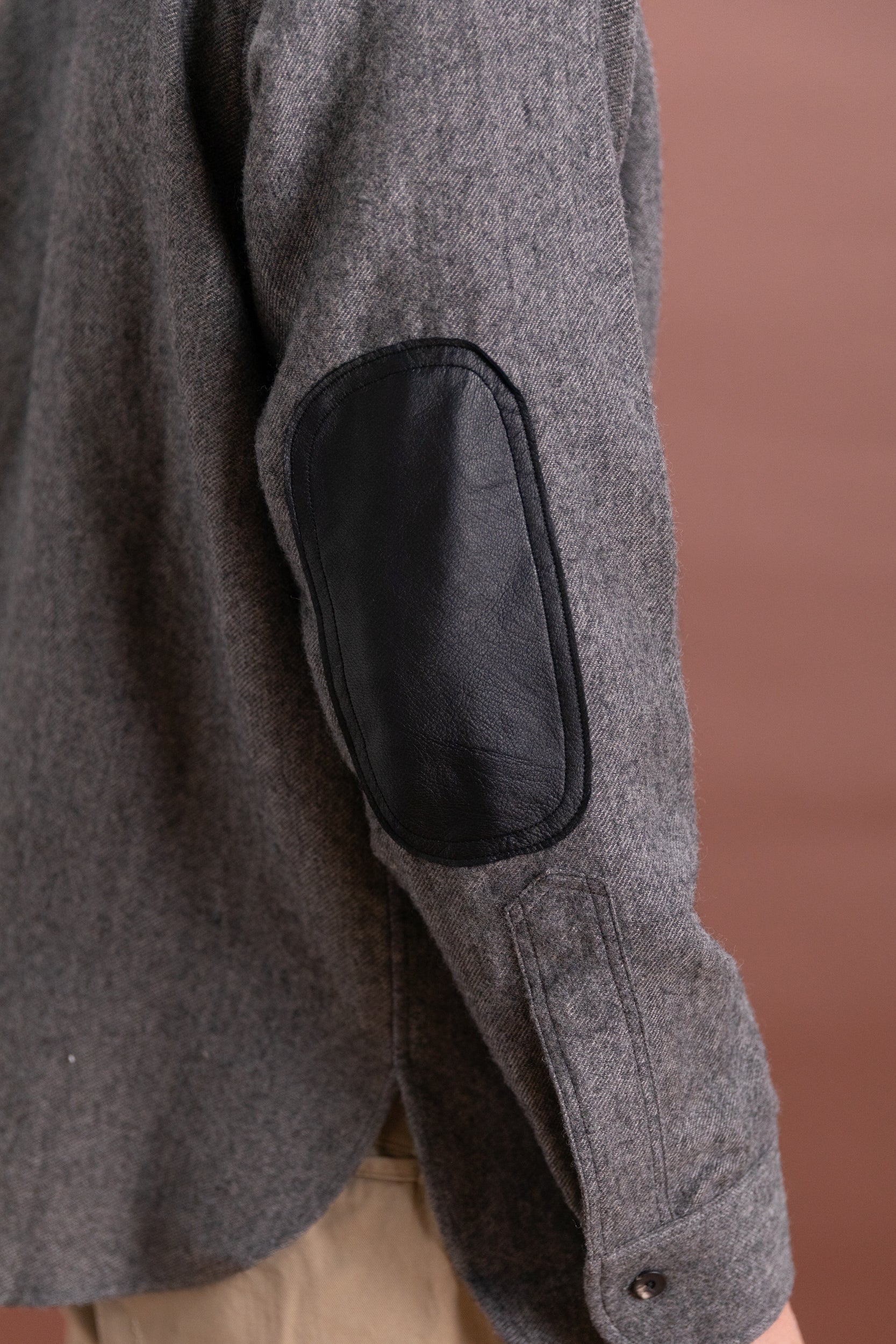 LOT 116 LONG POINT COLLAR SHIRT IN CHARCOAL