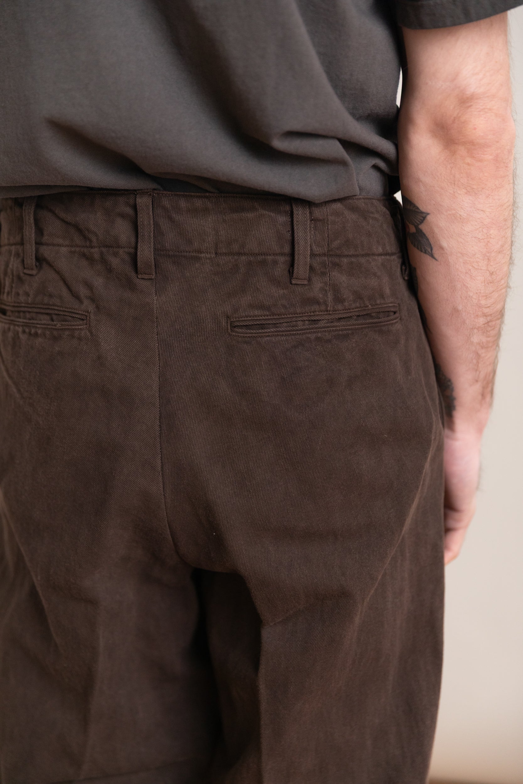 LOT 221 FIELD TROUSERS IN MUD DYED BROWN