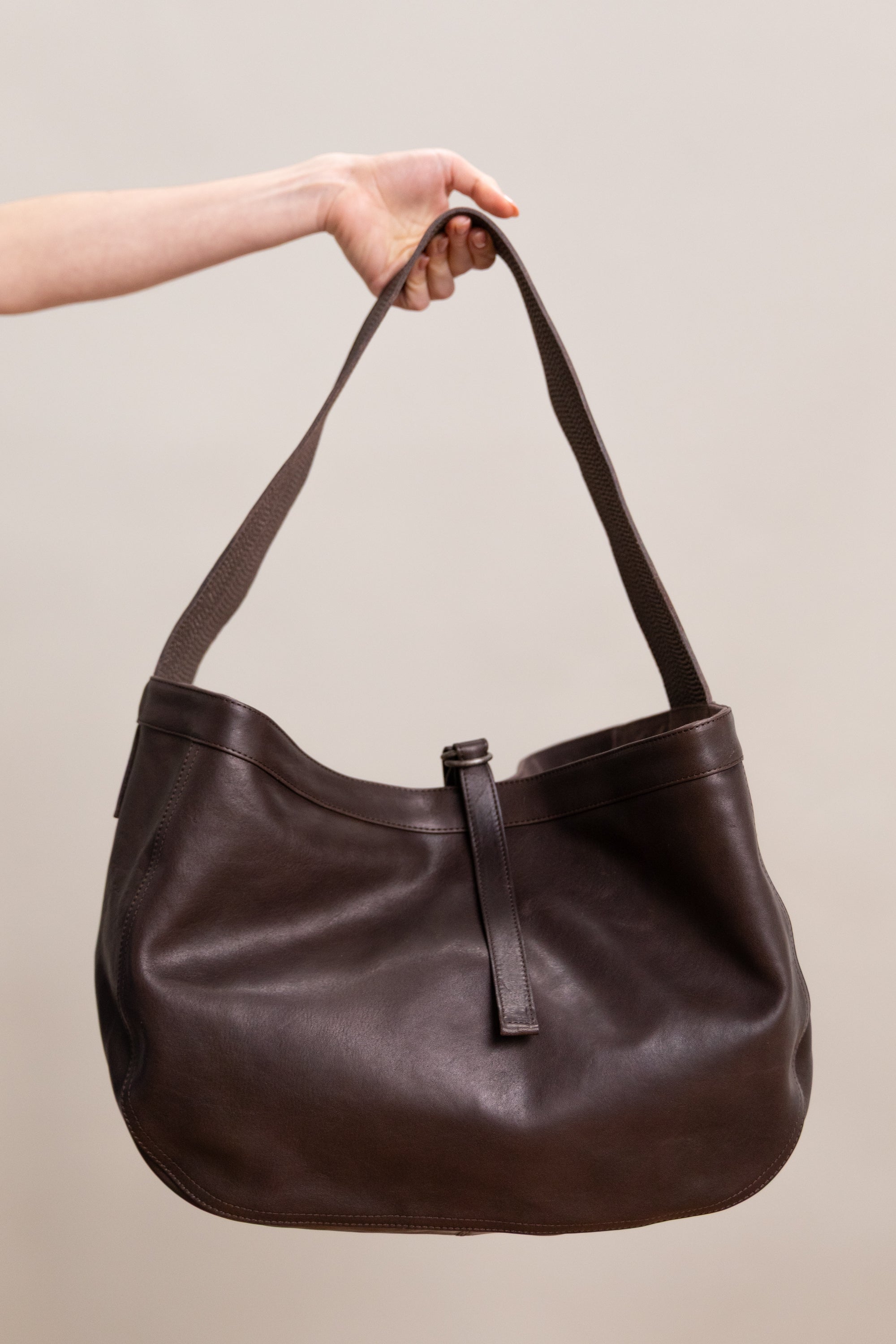 LOT 004 NEWSBOY BAG IN BROWN LEATHER