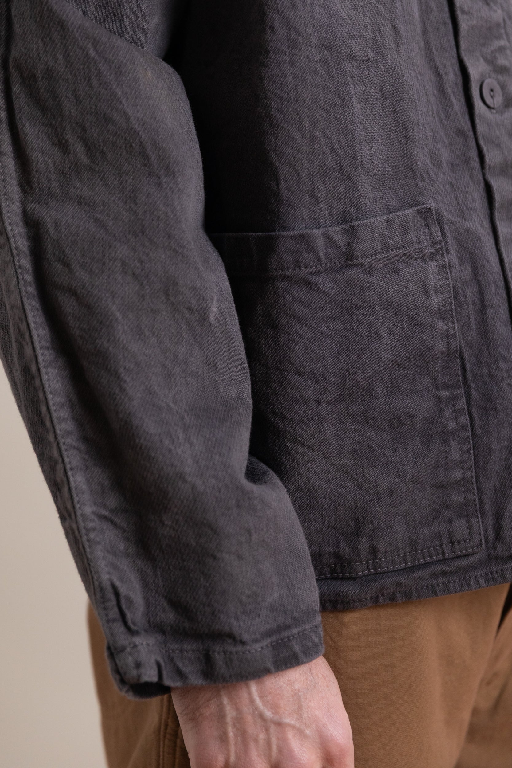 TYPE 931 SCOUT JACKET IN GREY LOGWOOD COTTON BLACKOUT