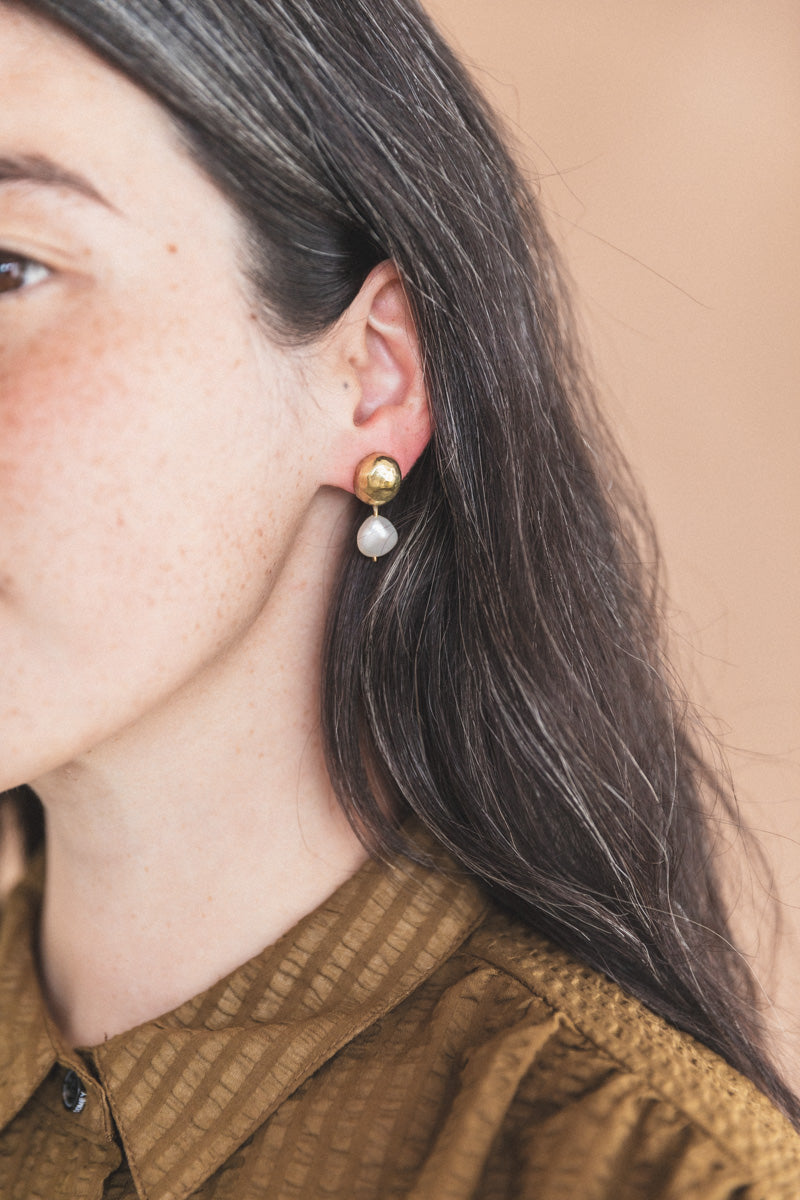 ELA PEARL STUDS