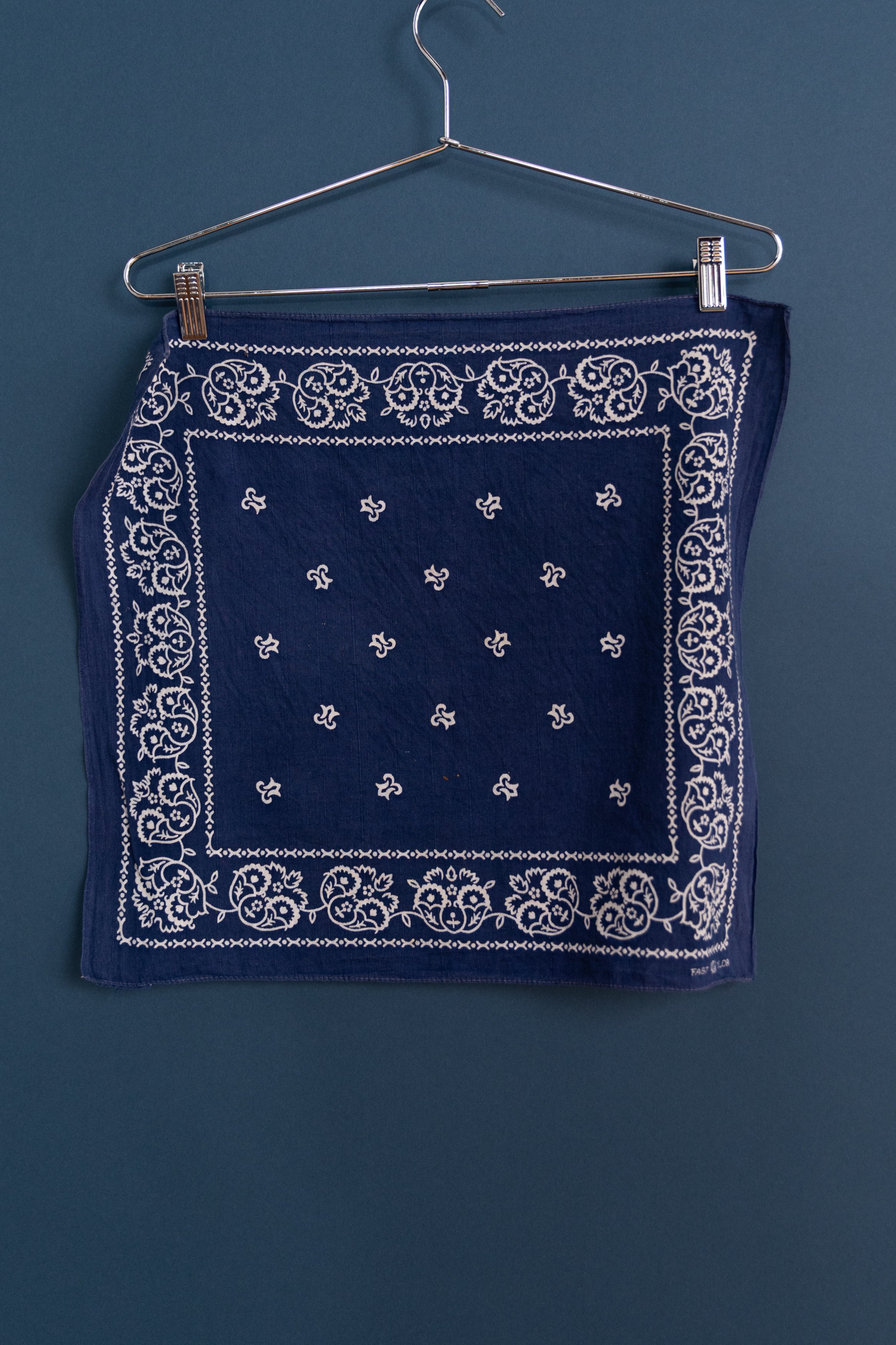 VINTAGE BLUE COTTON HANDKERCHIEF 02