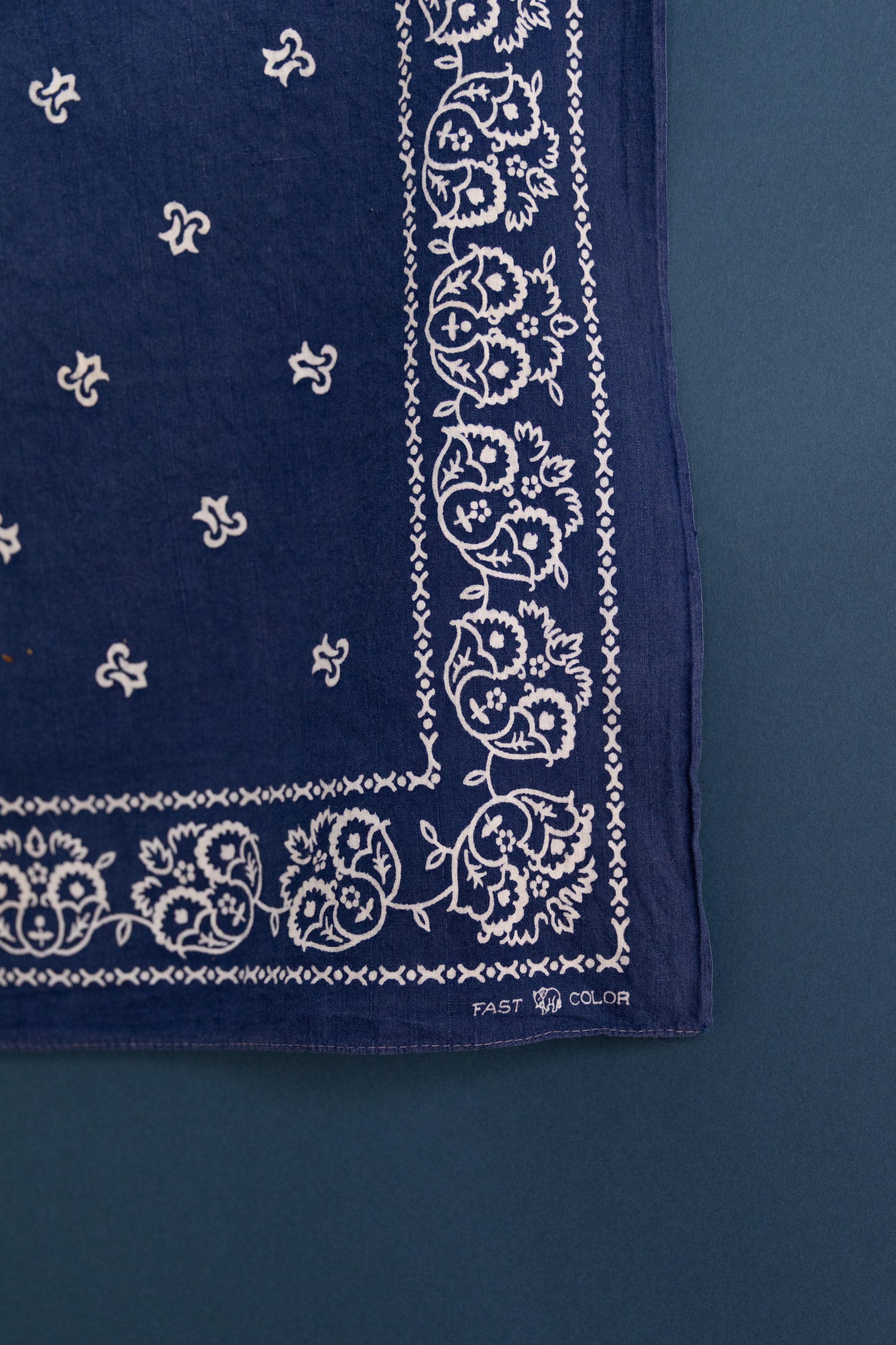 VINTAGE BLUE COTTON HANDKERCHIEF 02