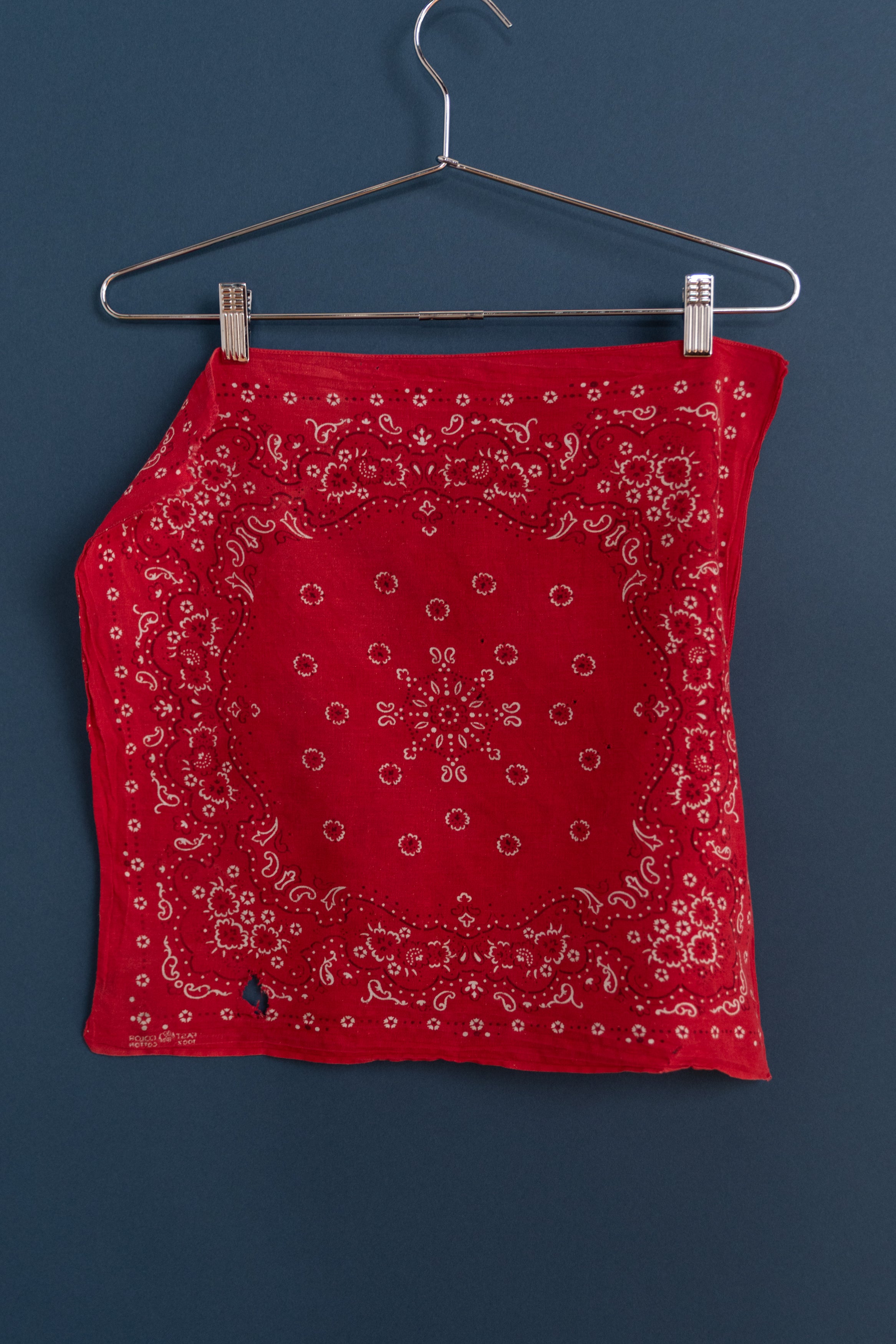 VINTAGE RED COTTON HANDKERCHIEF 05