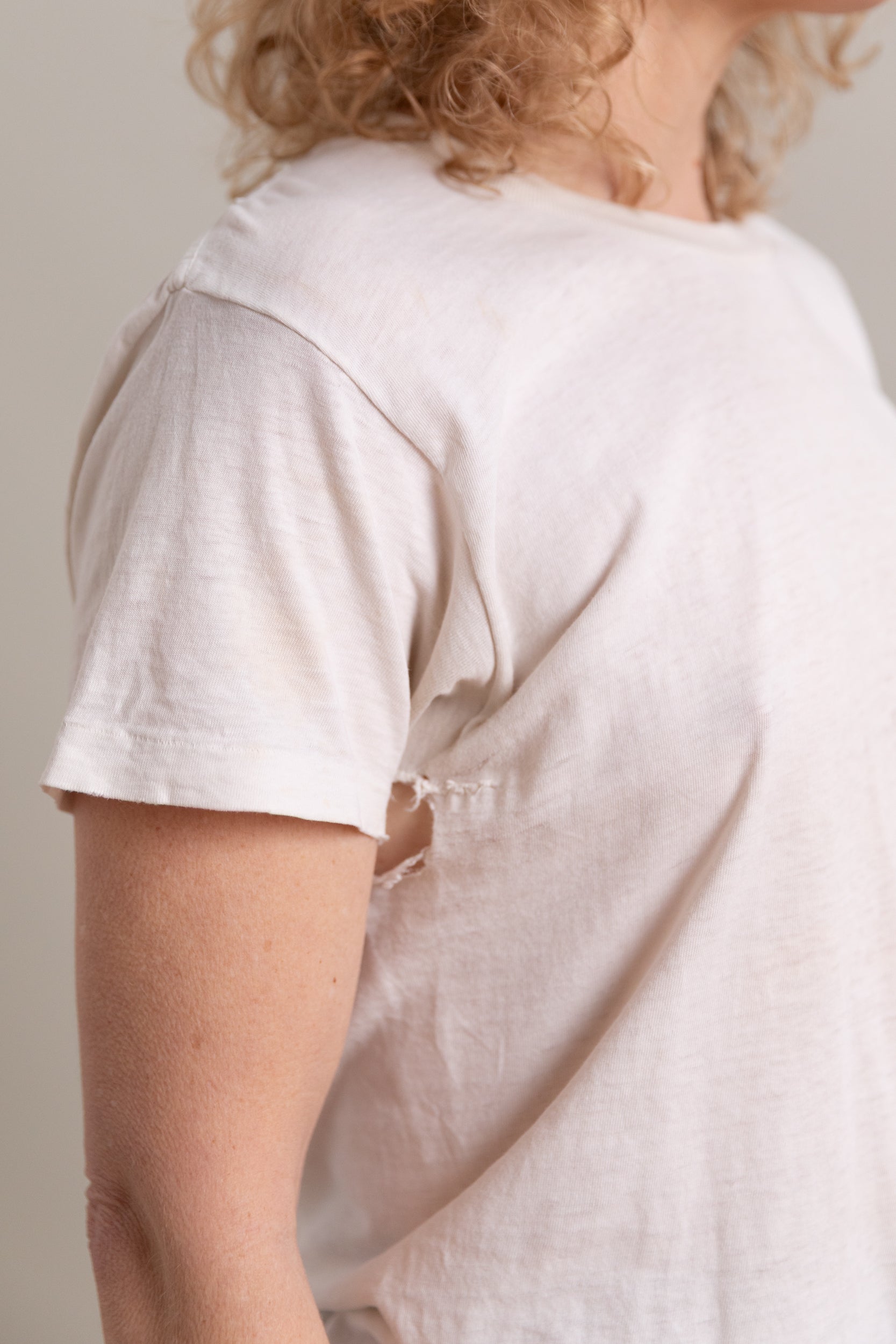 VINTAGE WHITE TEE 63