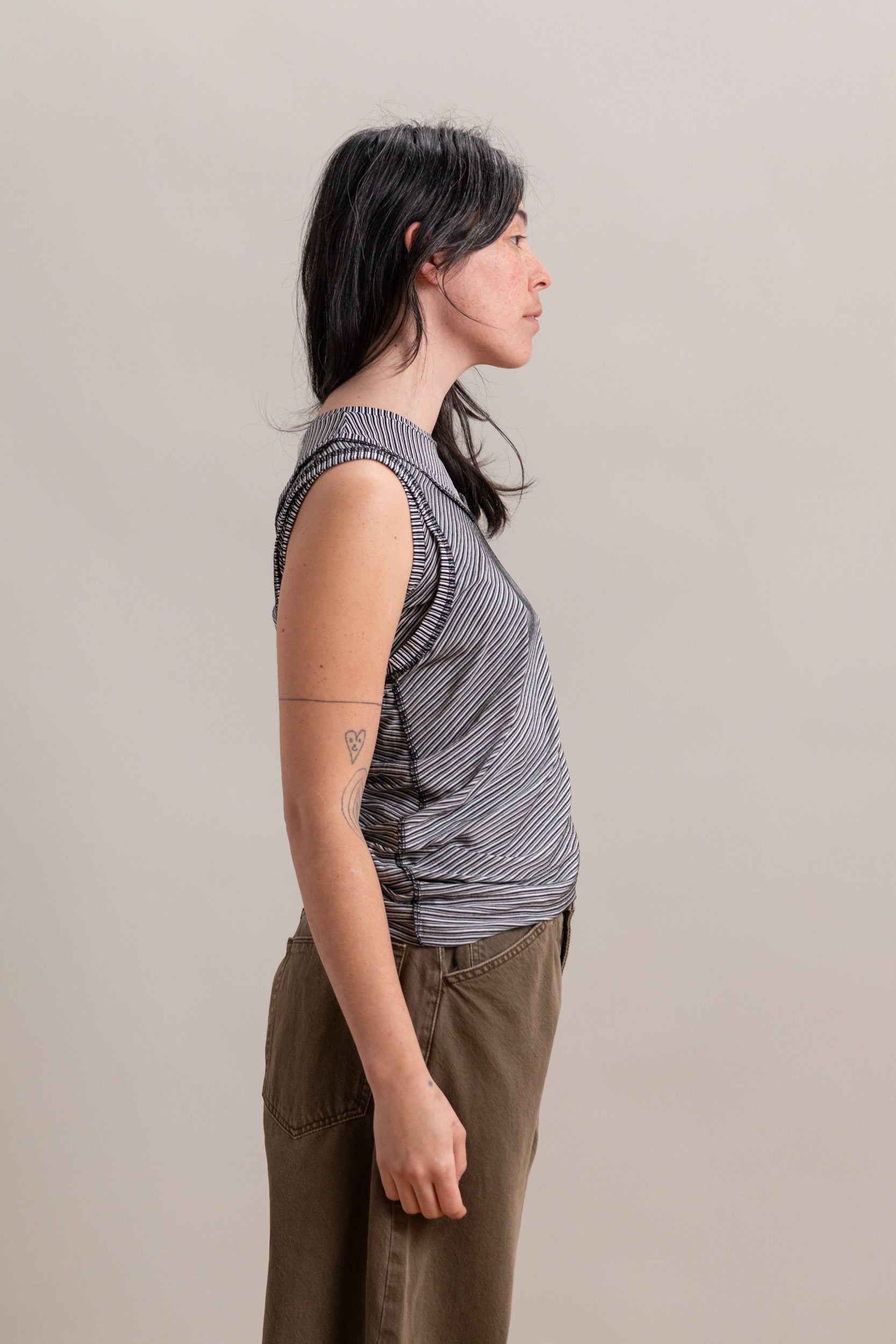 DOUBLE LAYER TANK IN BLACK STRIPED JERSEY