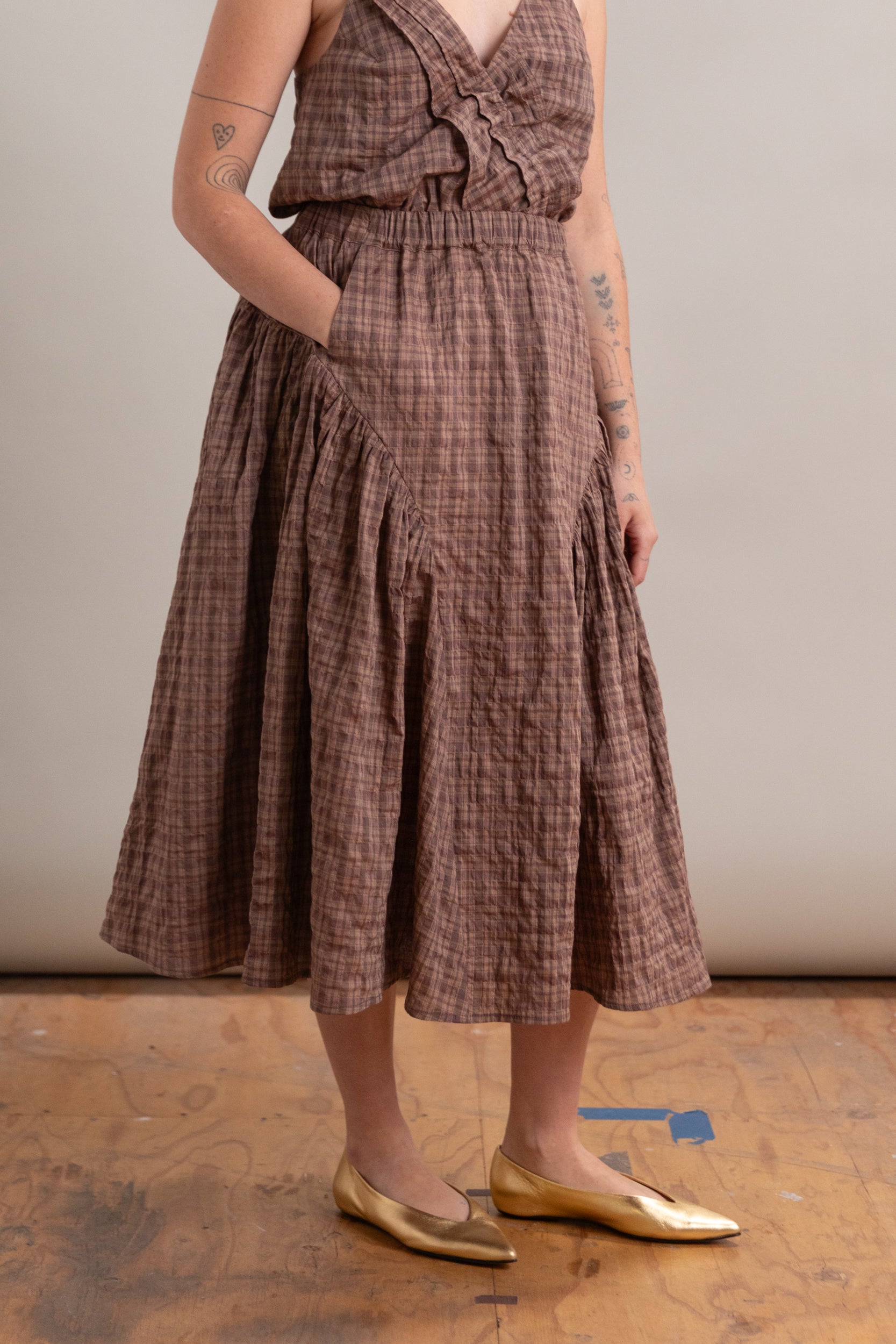 EASY GATHERED SKIRT IN UMBER ORGANIC COTTON