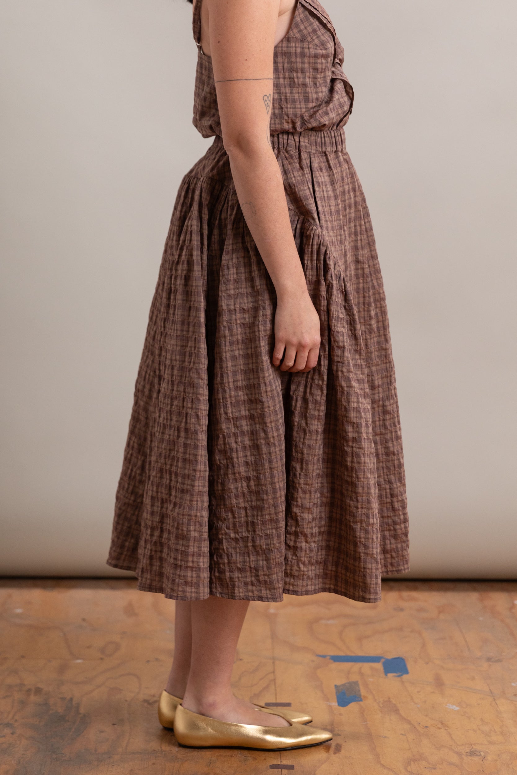 EASY GATHERED SKIRT IN UMBER ORGANIC COTTON