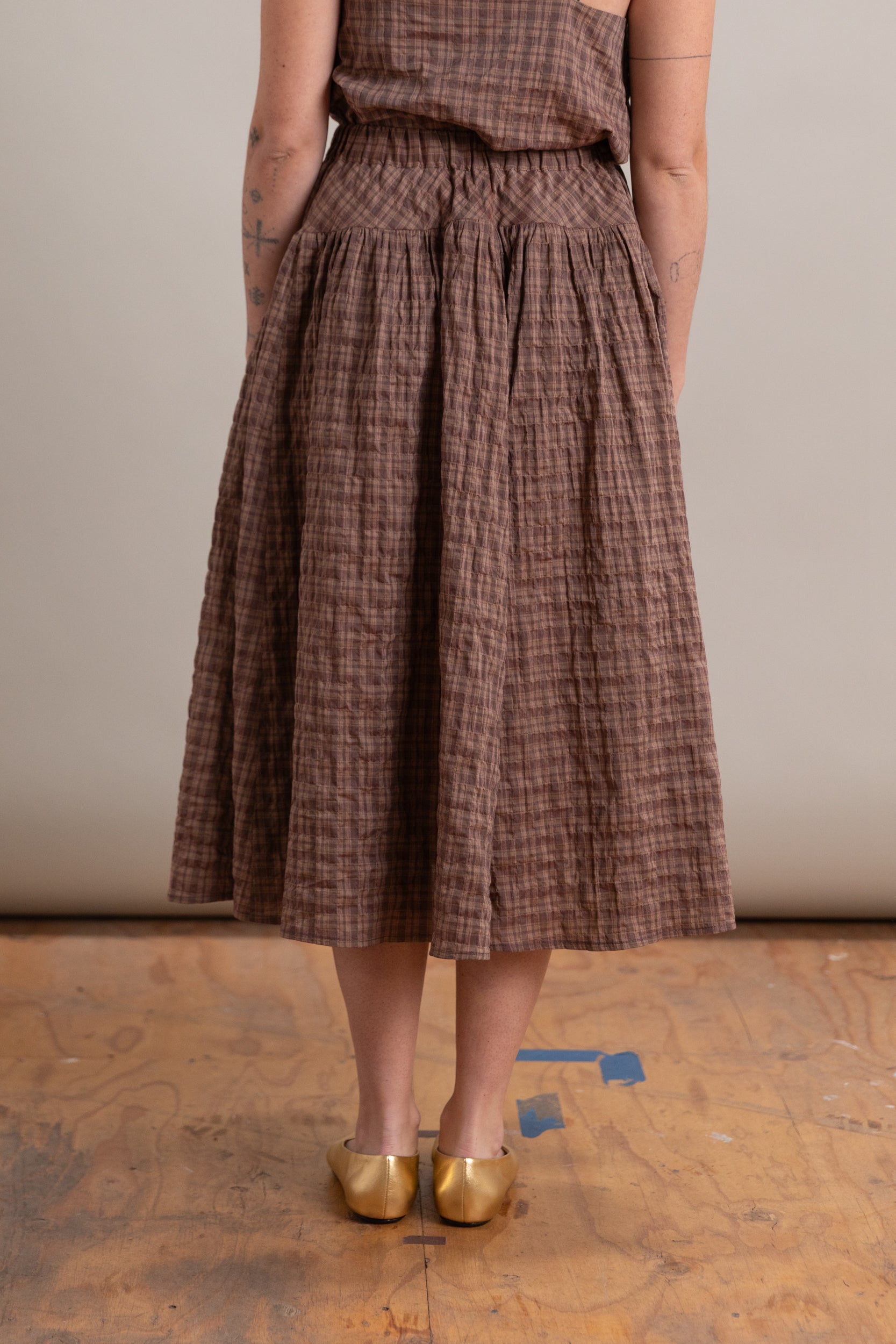 EASY GATHERED SKIRT IN UMBER ORGANIC COTTON