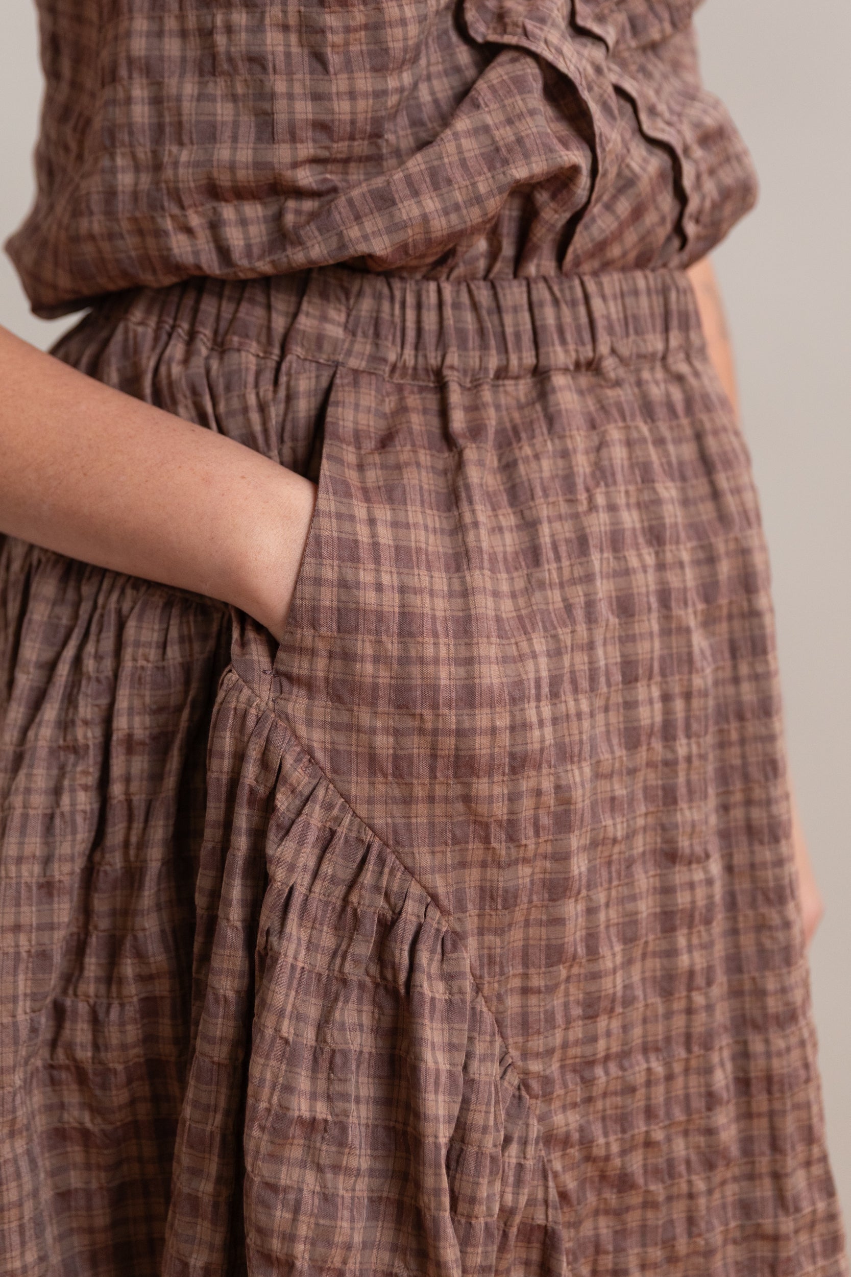 EASY GATHERED SKIRT IN UMBER ORGANIC COTTON