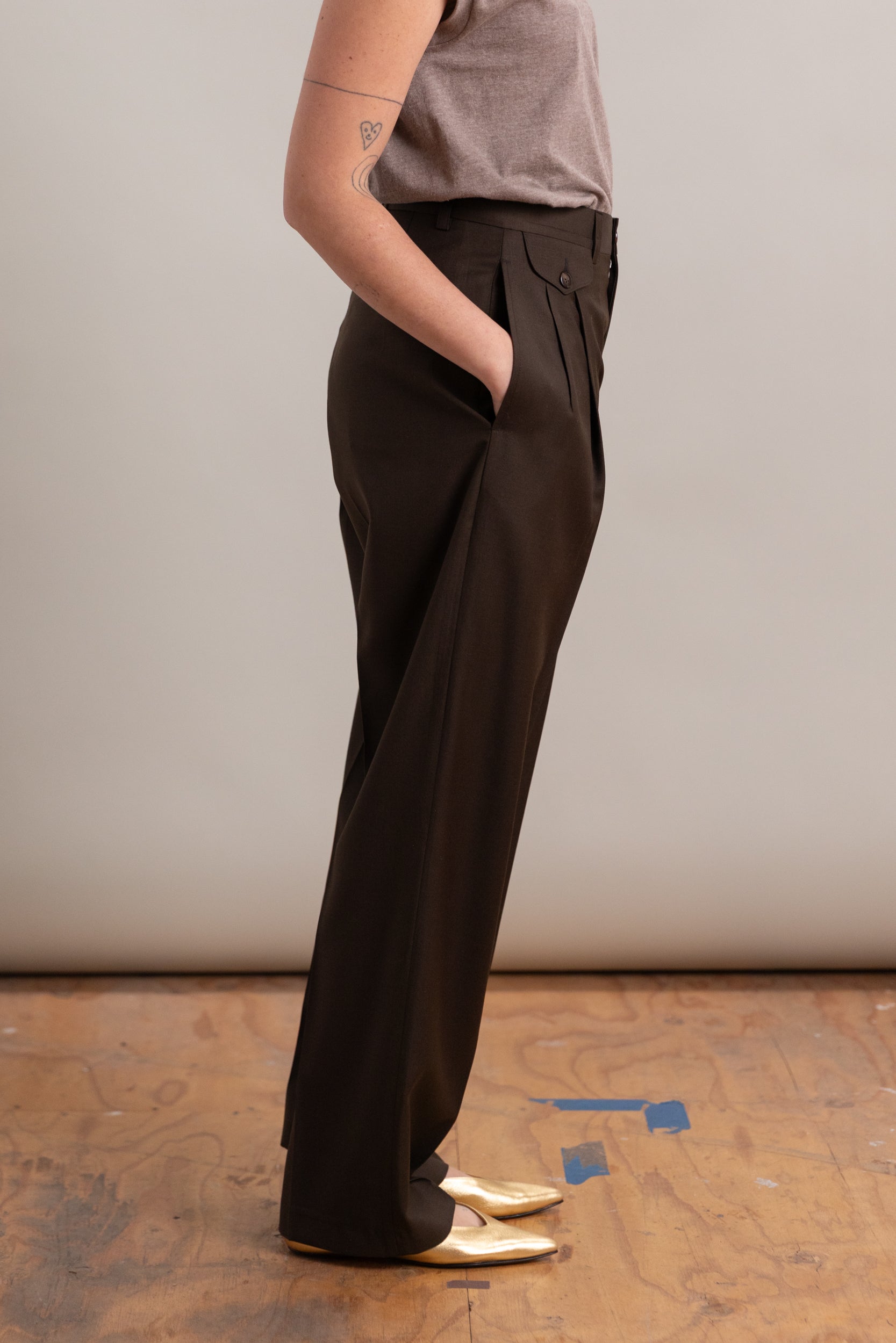 DOUBLE PLEATED TROUSER IN MOCHA MERINO WOOL