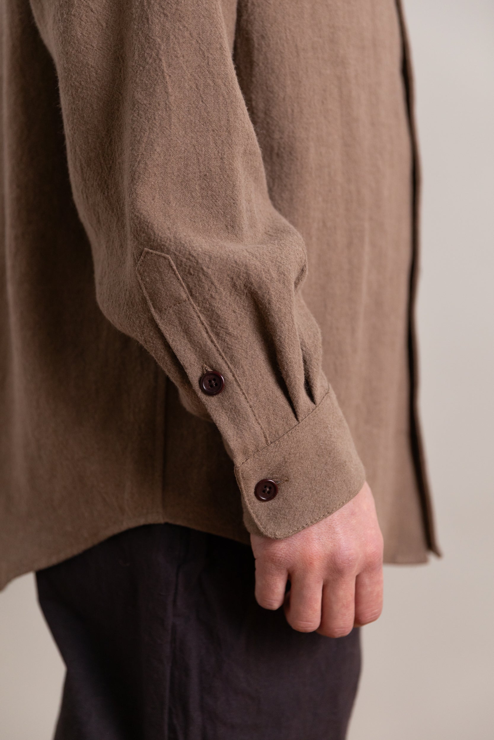 AIRPORT SHIRT IN MOCHA WOOL LINEN