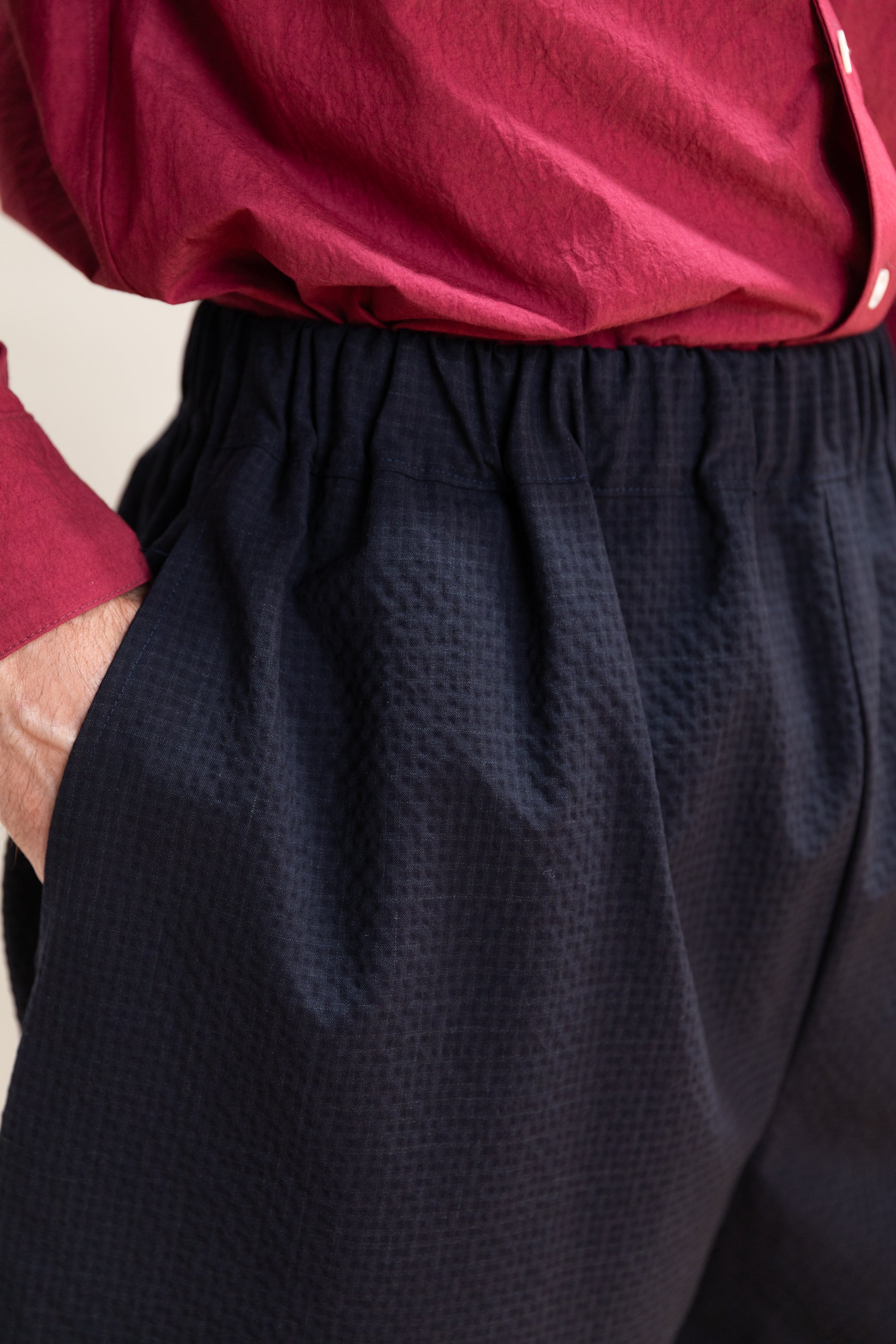 SUMMER LEAGUE SHORT IN NAVY SEERSUCKER