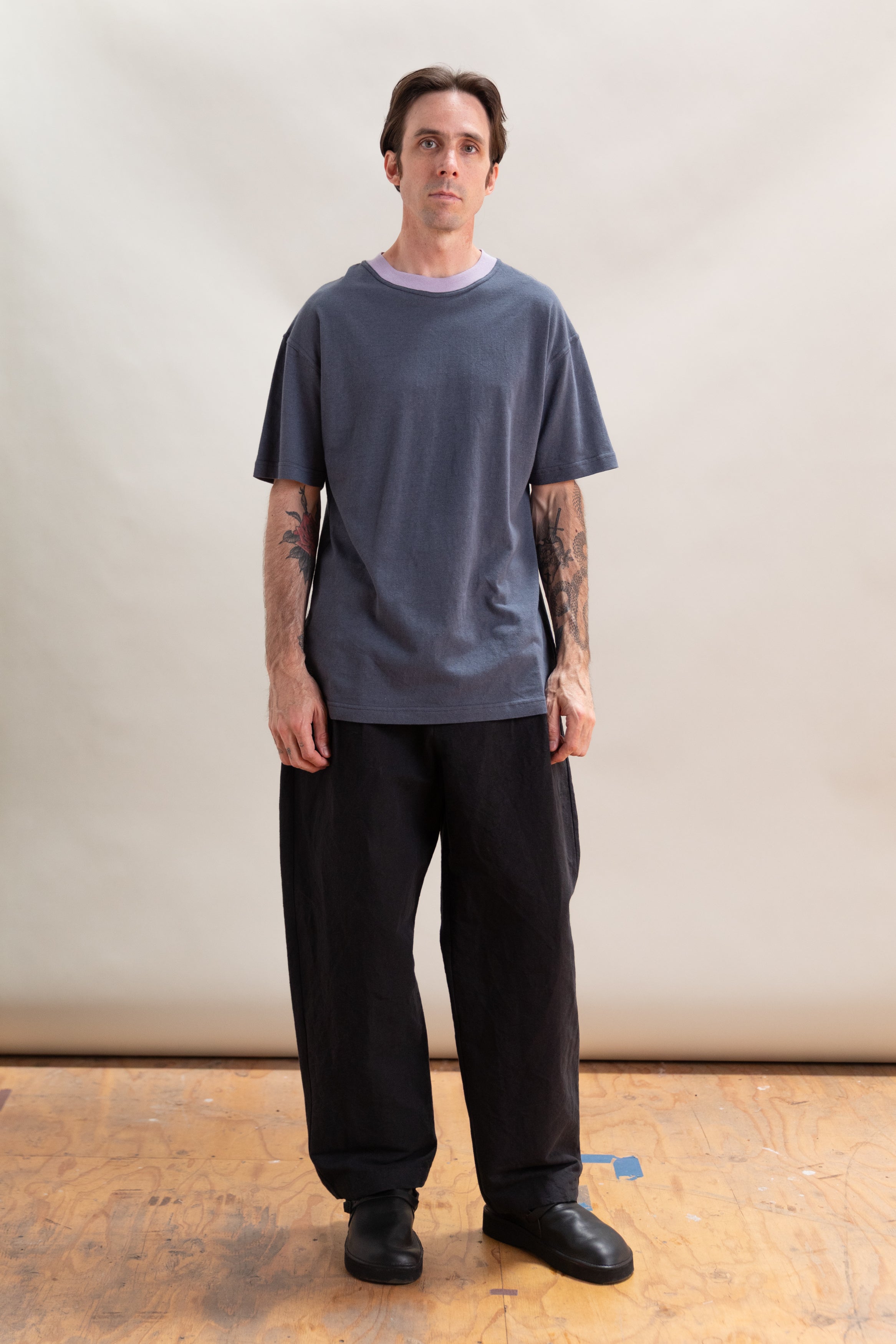 TEE IN SLATE AND LILAC COTTON/LINEN