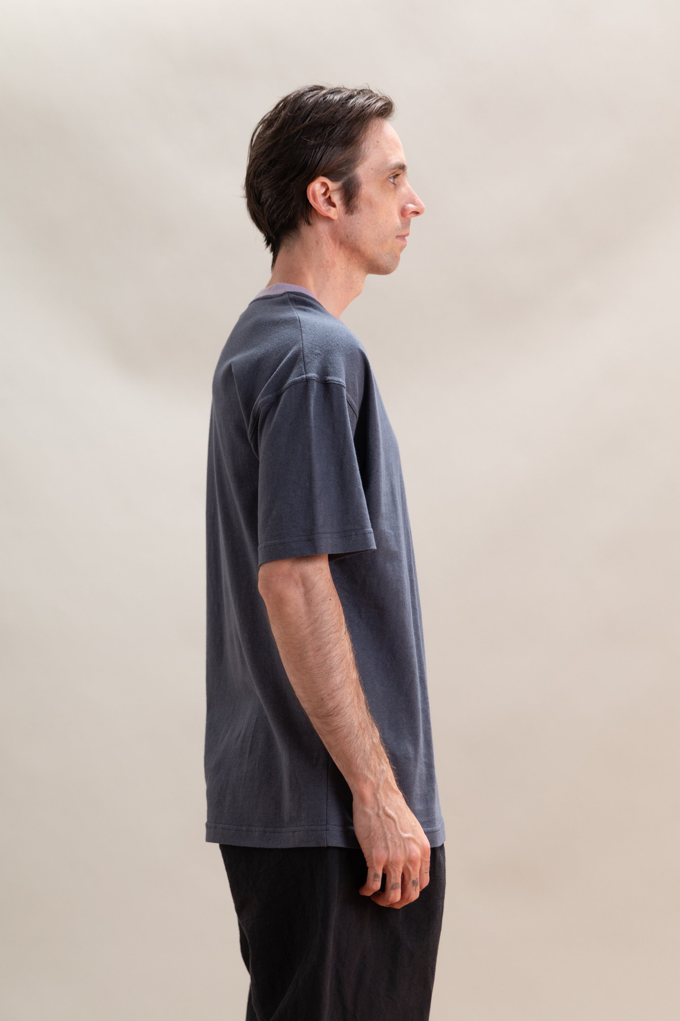 TEE IN SLATE AND LILAC COTTON/LINEN