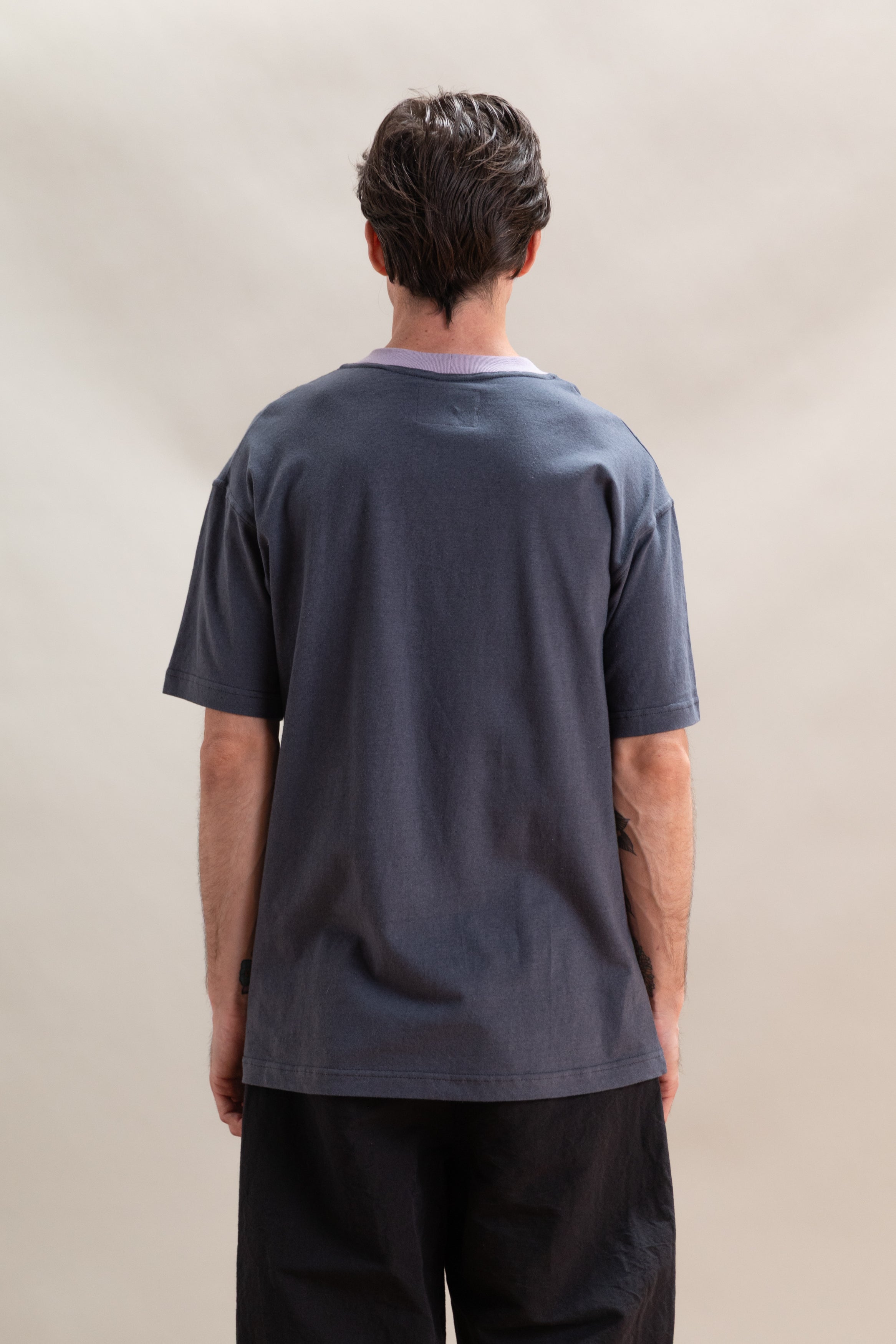TEE IN SLATE AND LILAC COTTON/LINEN