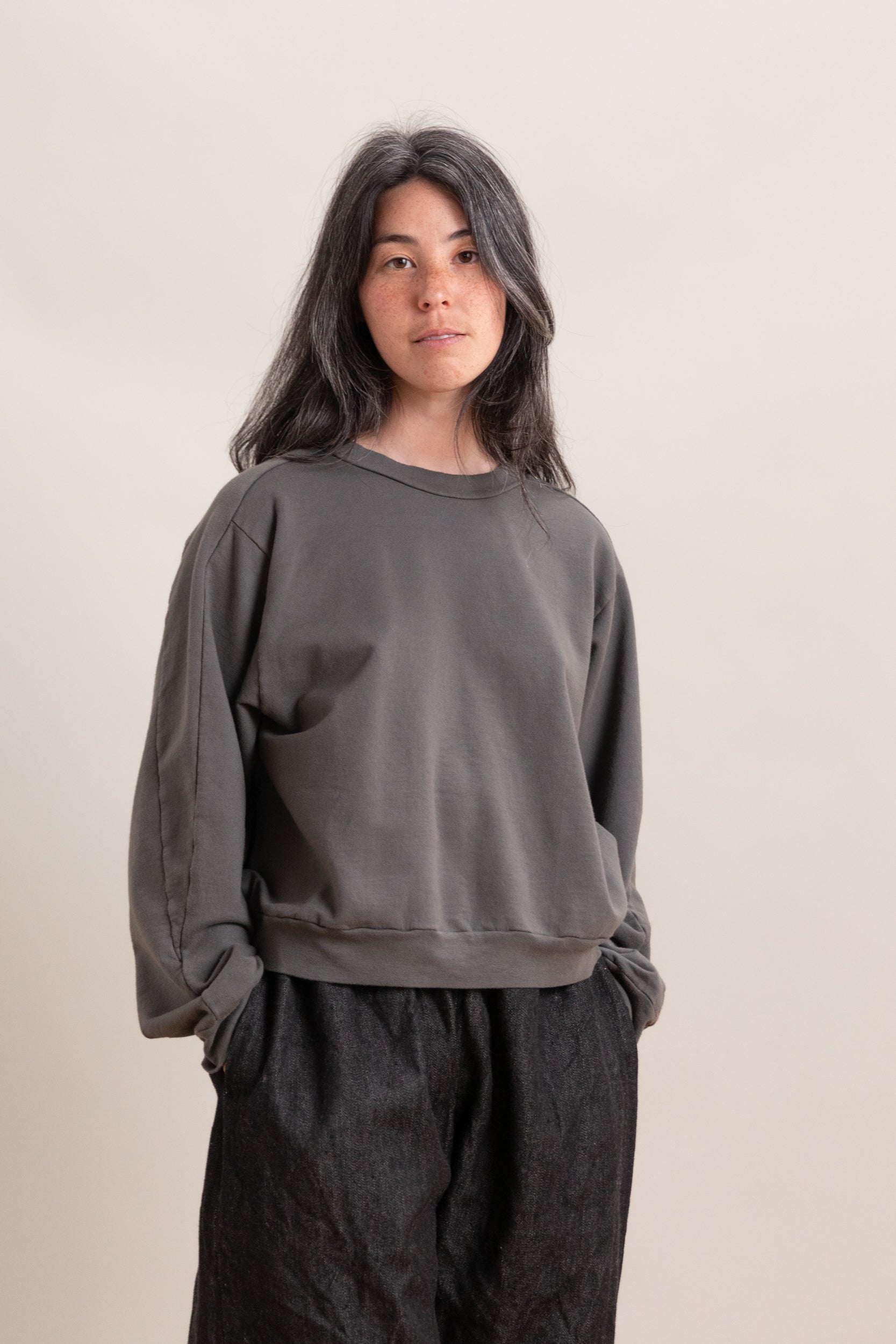 EASY SUMMER SWEATSHIRT IN STONE