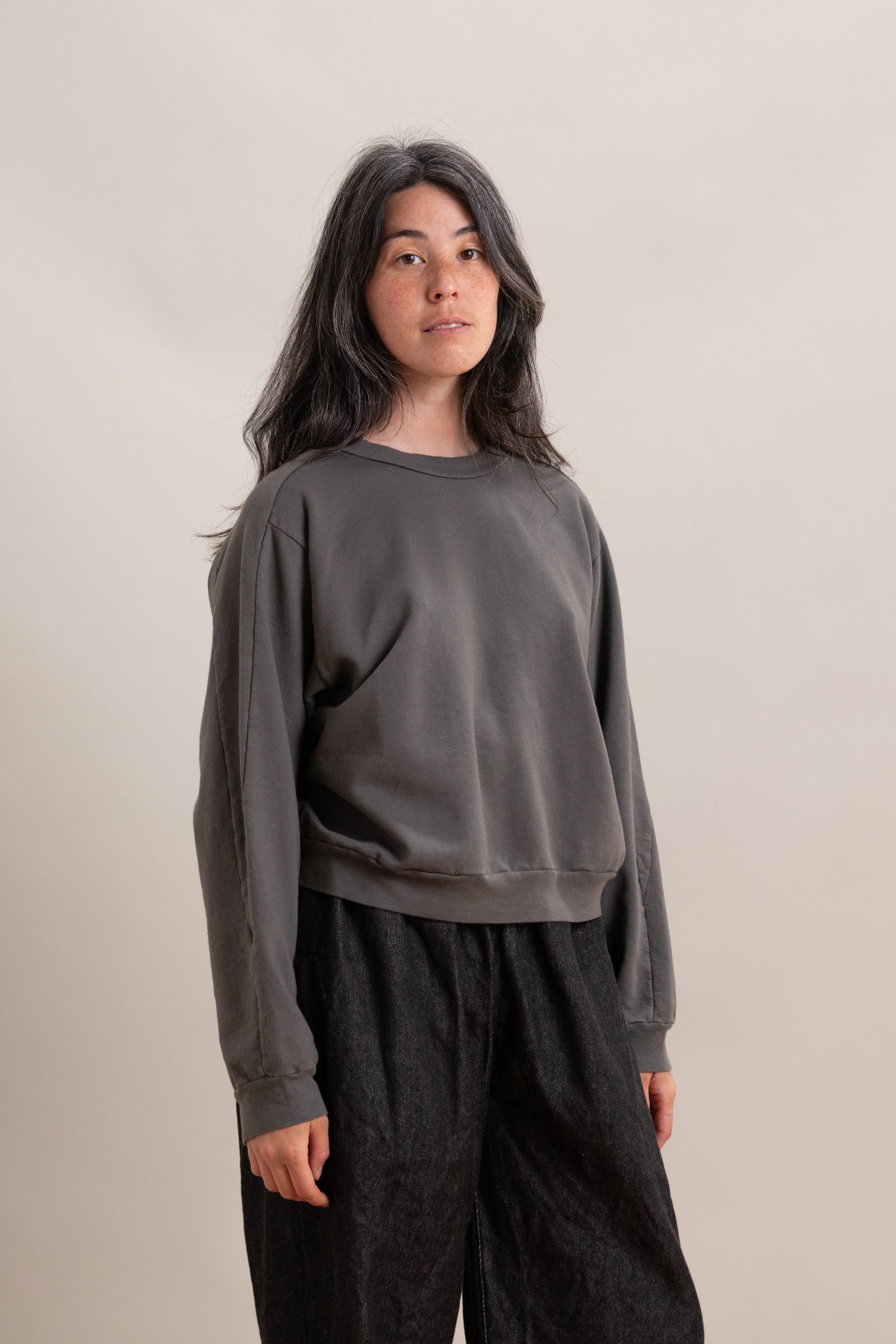 EASY SUMMER SWEATSHIRT IN STONE