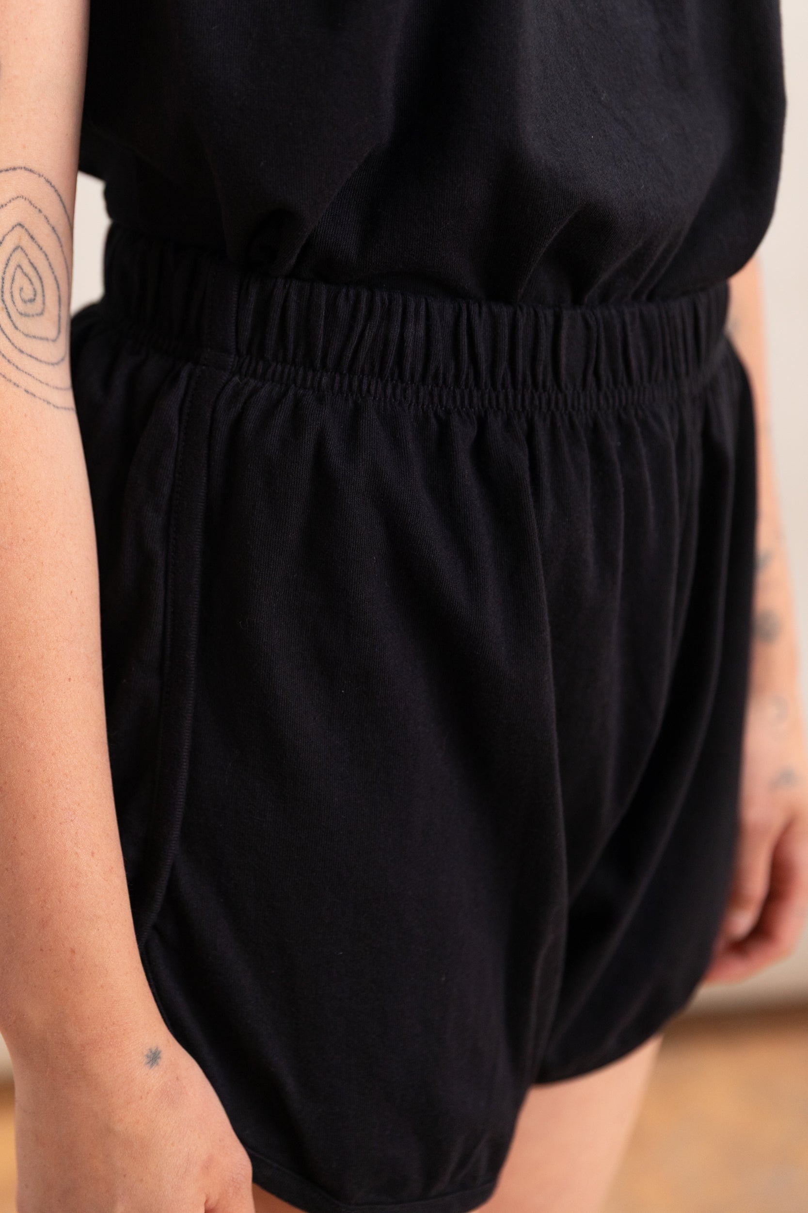 TRAINER SHORT IN BLACK