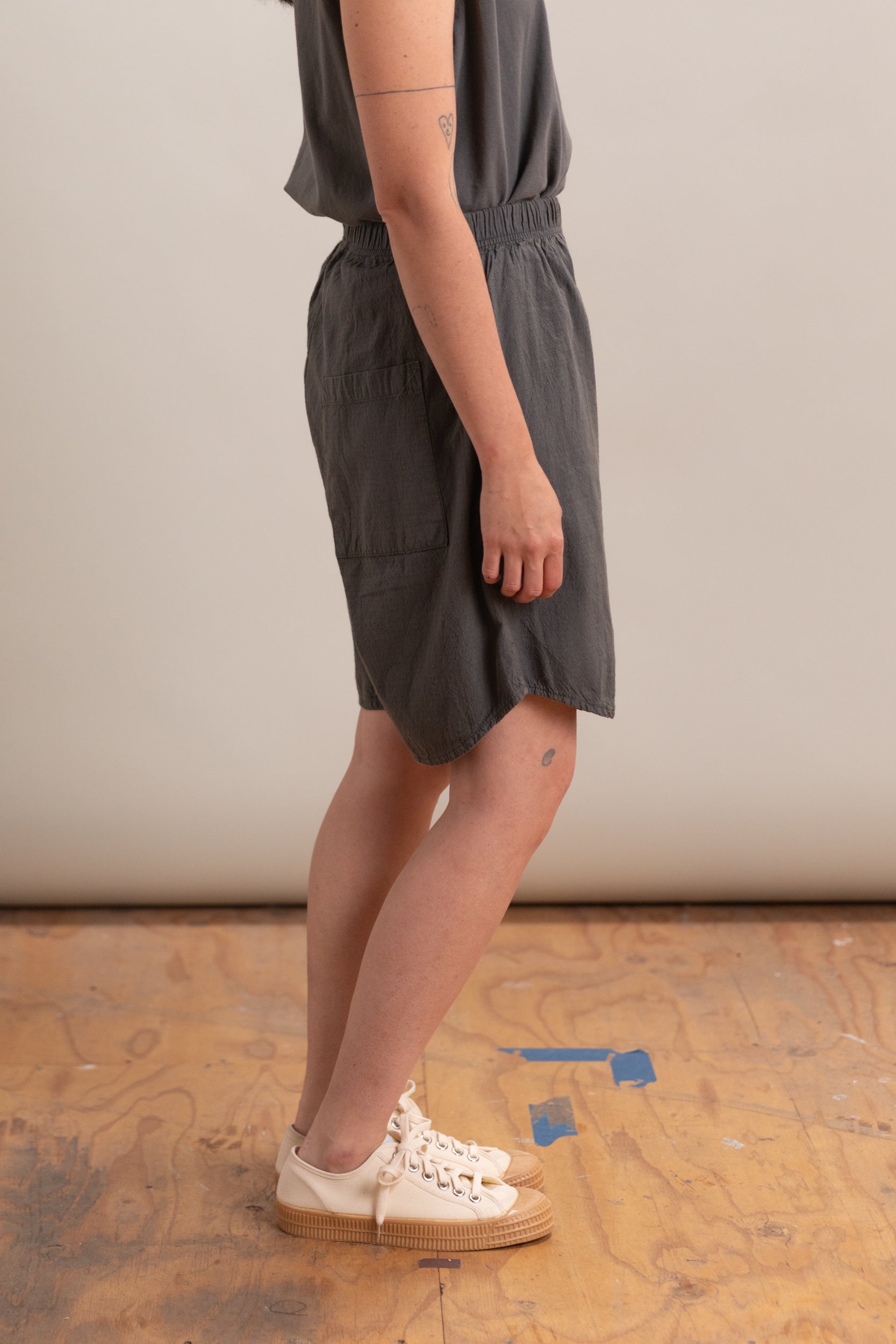 TULIP SHORT IN STONE