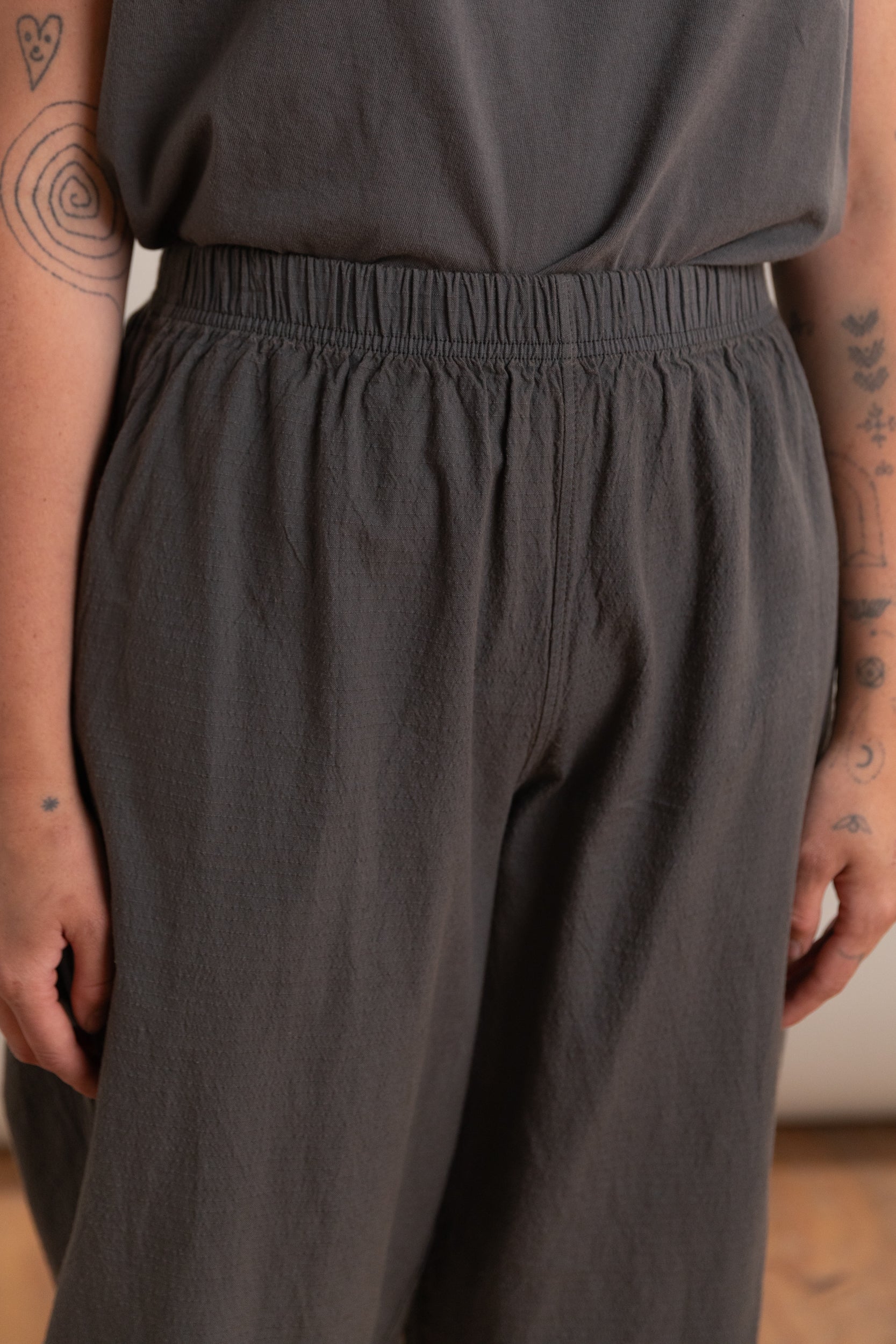 WIDE TROUSERS IN STONE