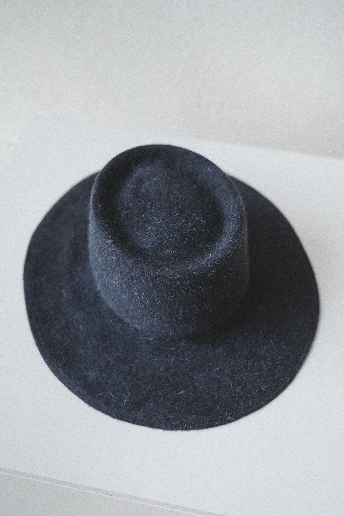 DARYL IN VELOUR FELT