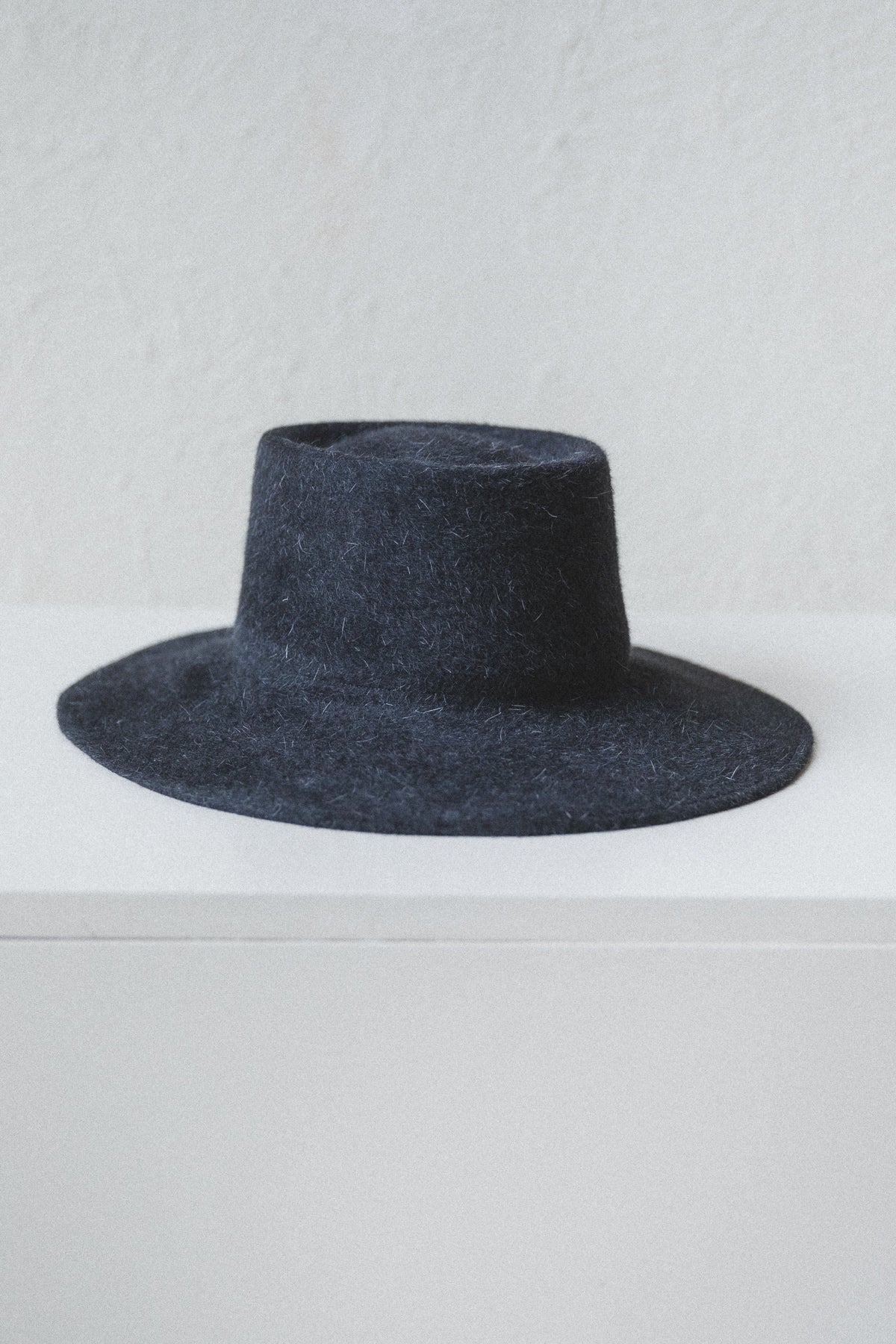 DARYL IN VELOUR FELT