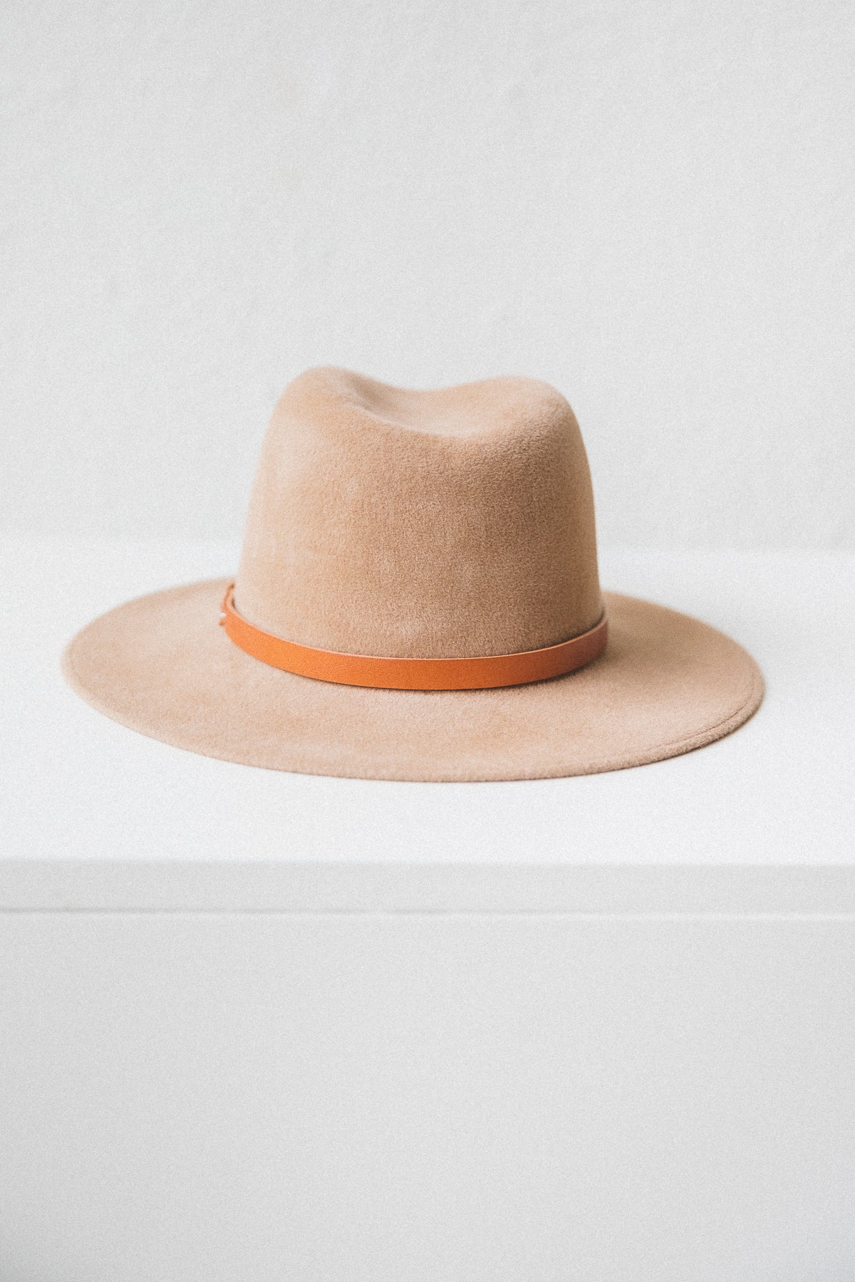 JACKSON WITH A STITCHED LEATHER BAND IN VELOUR FELT