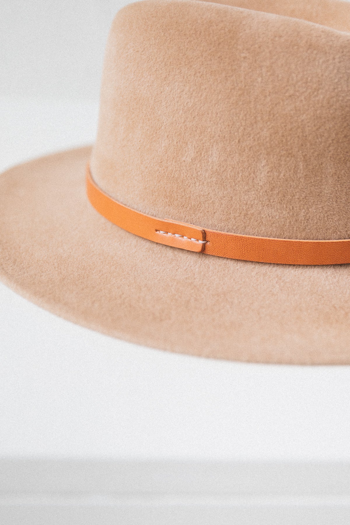 JACKSON WITH A STITCHED LEATHER BAND IN VELOUR FELT