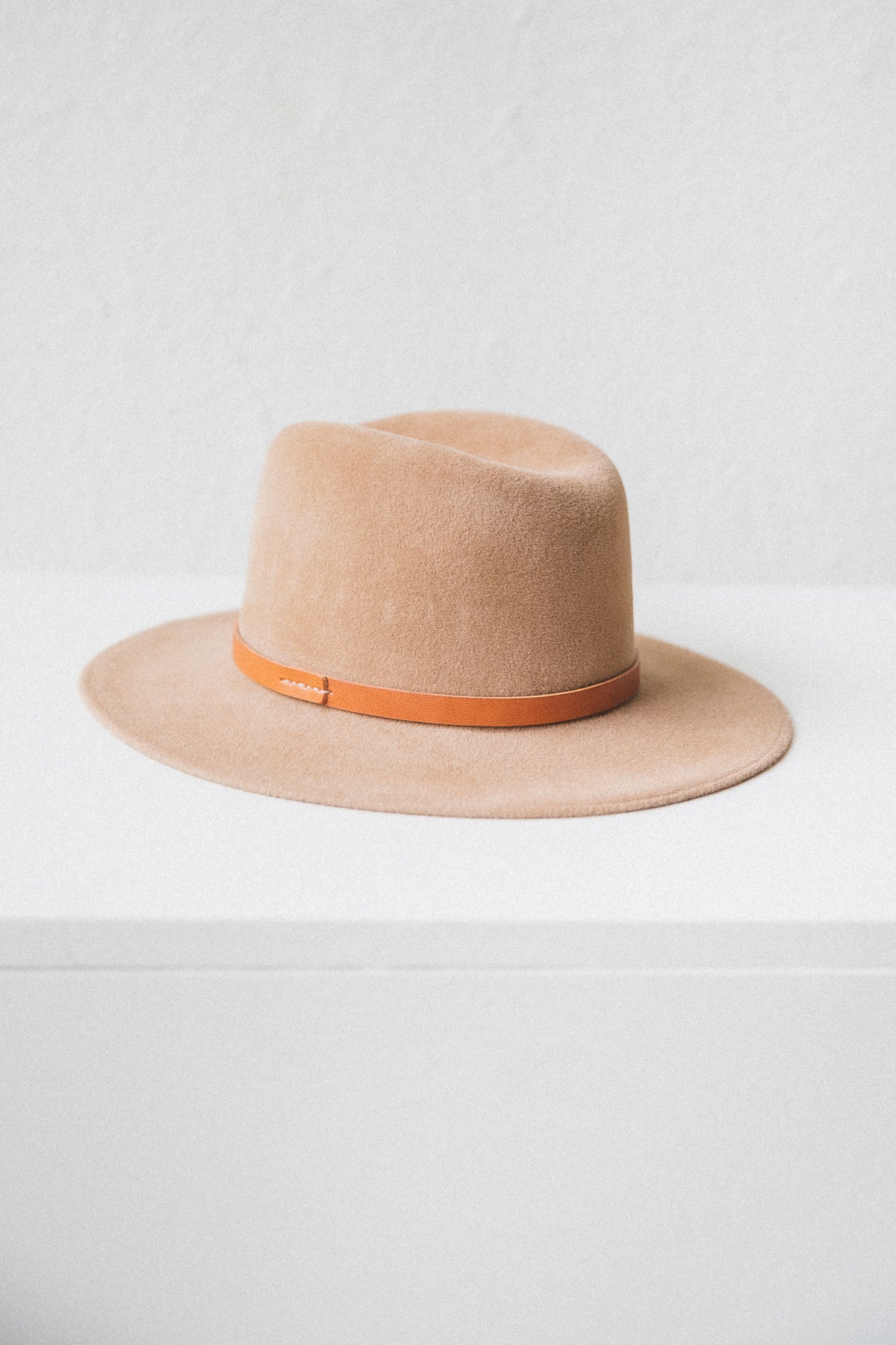 JACKSON WITH A STITCHED LEATHER BAND IN VELOUR FELT