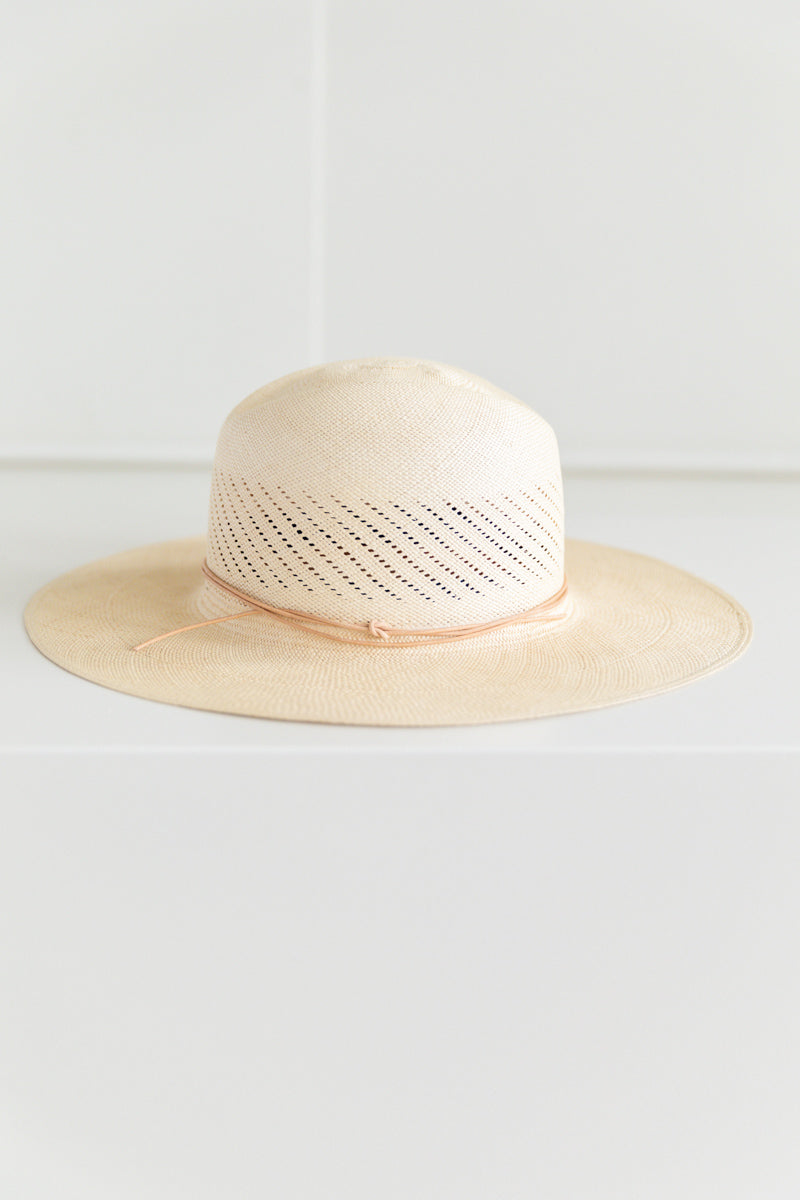 DESERT HAT IN FINE GRADE PANAMA STRAW
