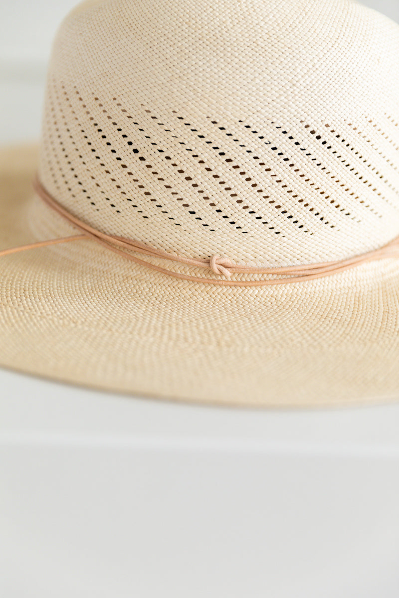 DESERT HAT IN FINE GRADE PANAMA STRAW
