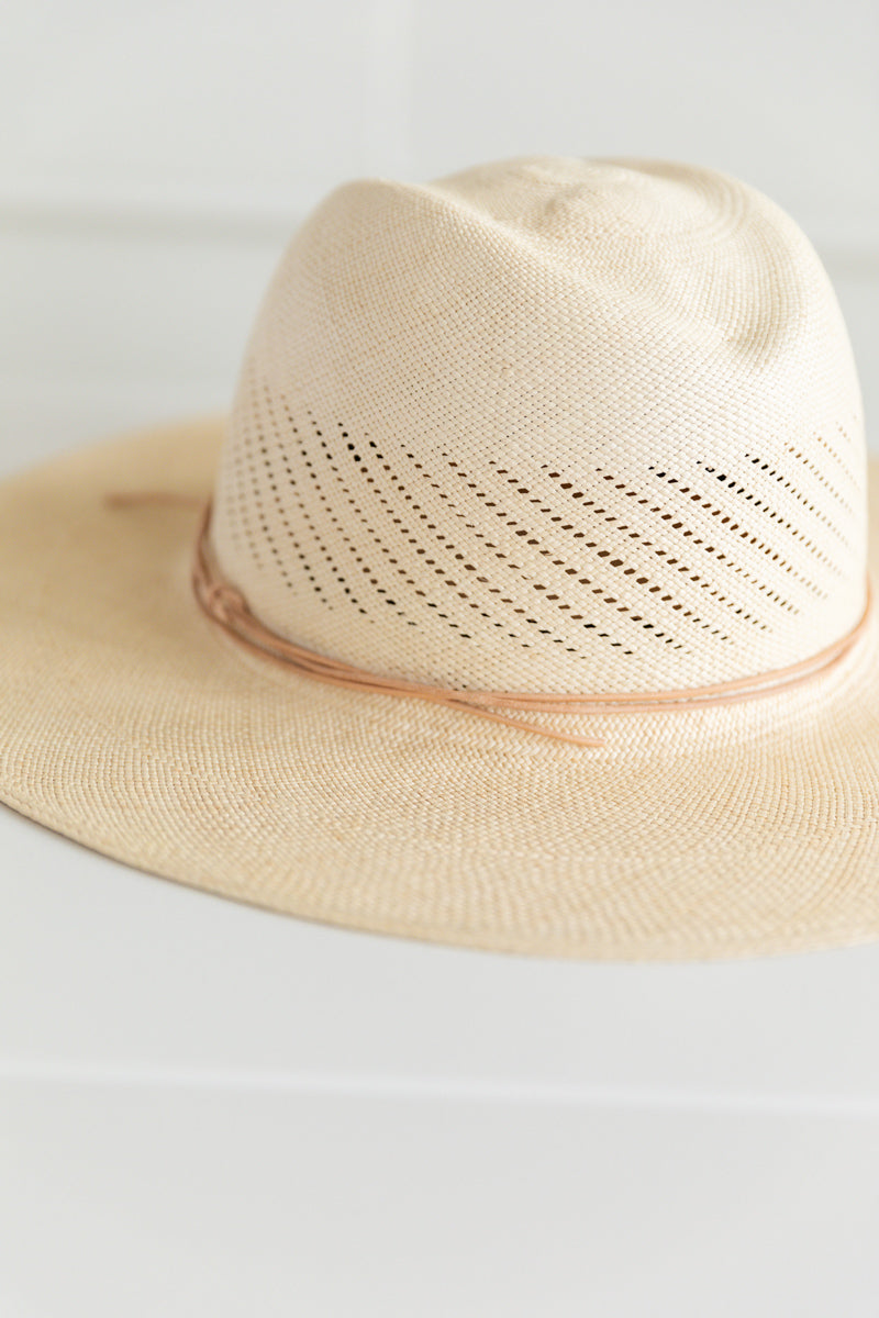 DESERT HAT IN FINE GRADE PANAMA STRAW