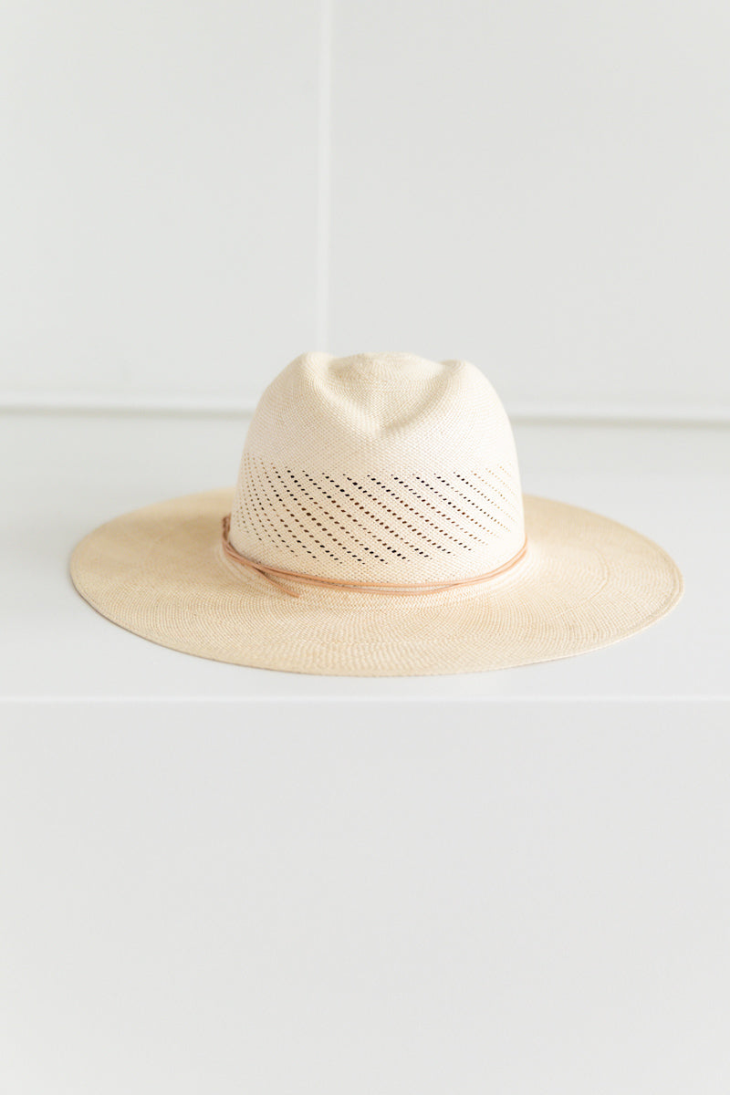 DESERT HAT IN FINE GRADE PANAMA STRAW