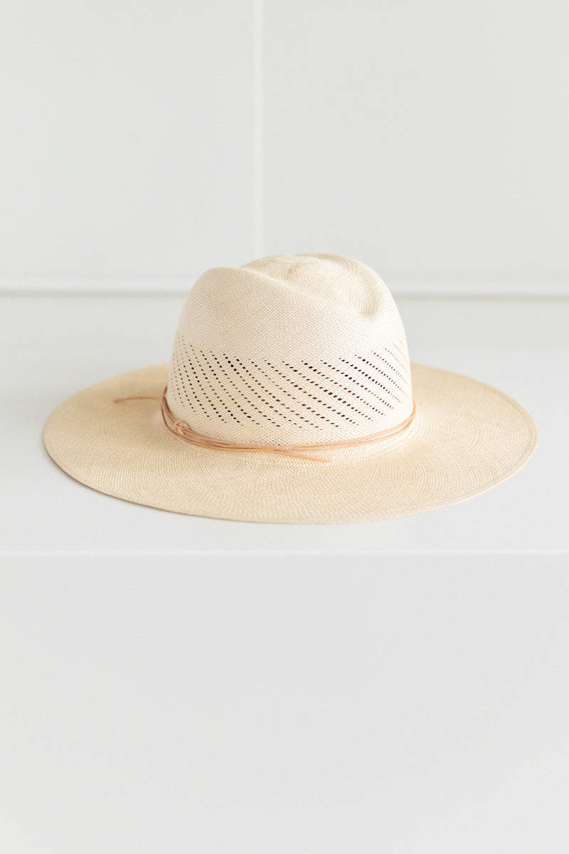 DESERT HAT IN FINE GRADE PANAMA STRAW