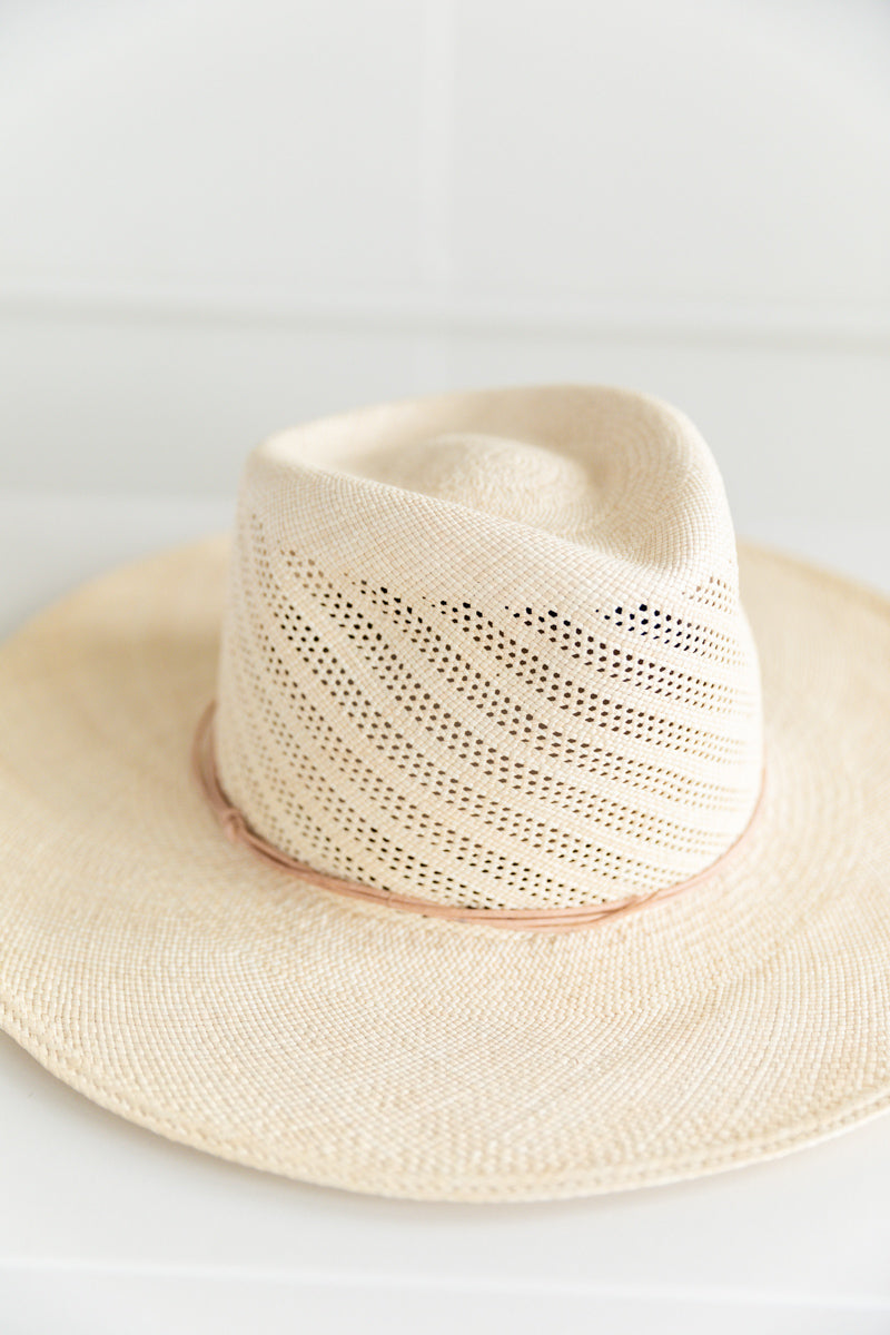 LAKESHORE HAT IN MEDIUM FINE GRADE PANAMA STRAW