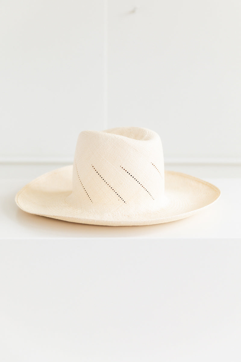 WHEAT HAT IN PANAMA STRAW