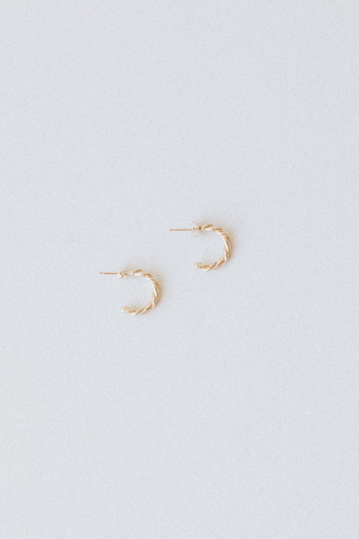 SMALL ROPE HOOPS IN 14K GOLD
