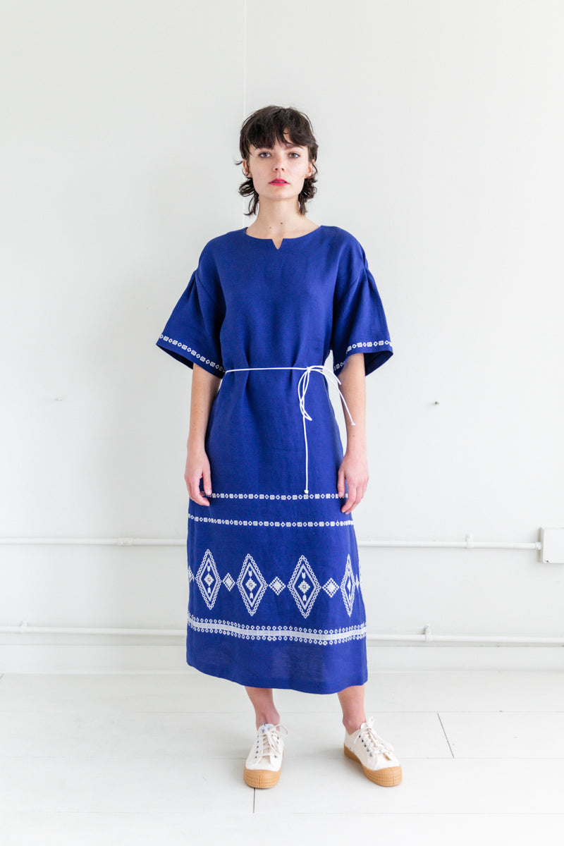 EMBROIDERED LINEN DRESS IN BLUE