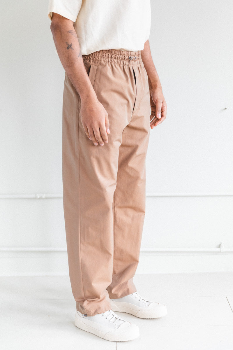 FINX TUSSAH CHAMBRAY EASY PANTS IN LIGHT BROWN CHAMBRAY