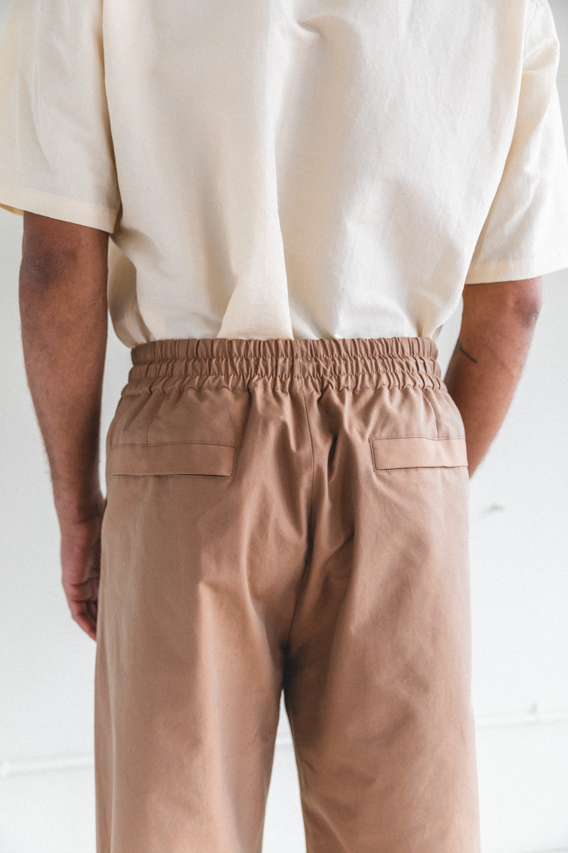 FINX TUSSAH CHAMBRAY EASY PANTS IN LIGHT BROWN CHAMBRAY