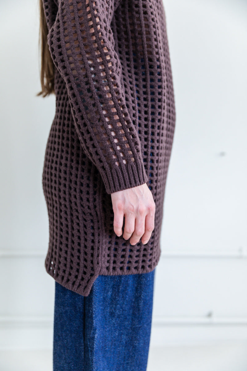 WOOL FELT YARN MESH KNIT MOCK NECK LONG PULLOVER IN DARK BROWN