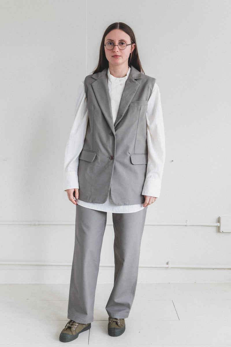 CONSTANCE VEST IN MUSHROOM TWILL