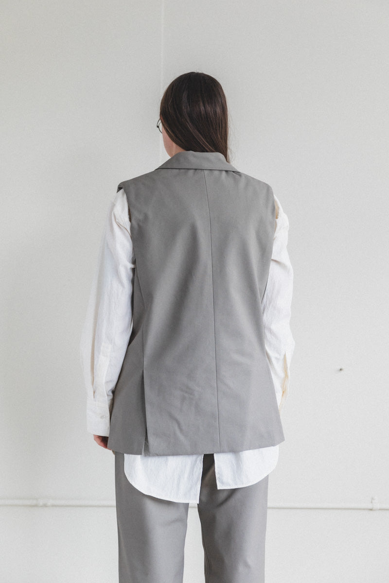 CONSTANCE VEST IN MUSHROOM TWILL