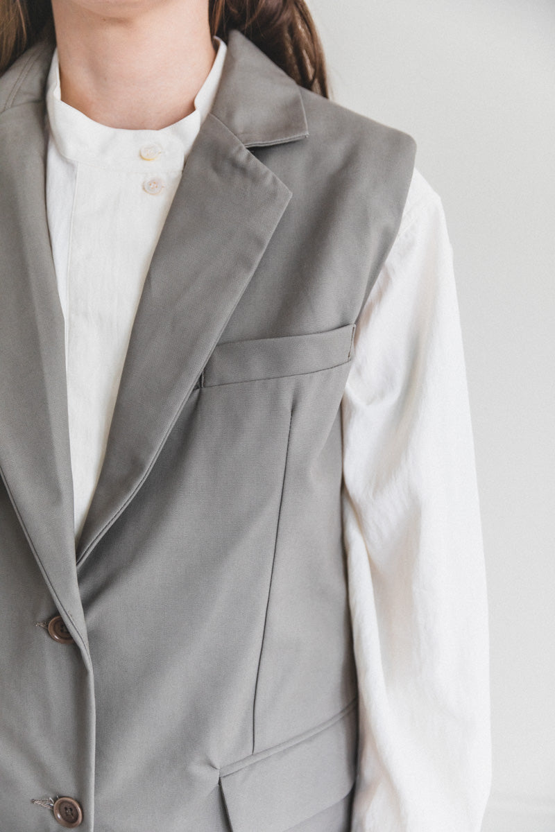 CONSTANCE VEST IN MUSHROOM TWILL