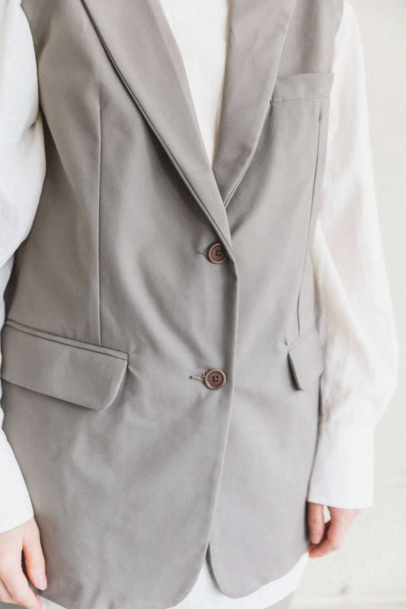 CONSTANCE VEST IN MUSHROOM TWILL